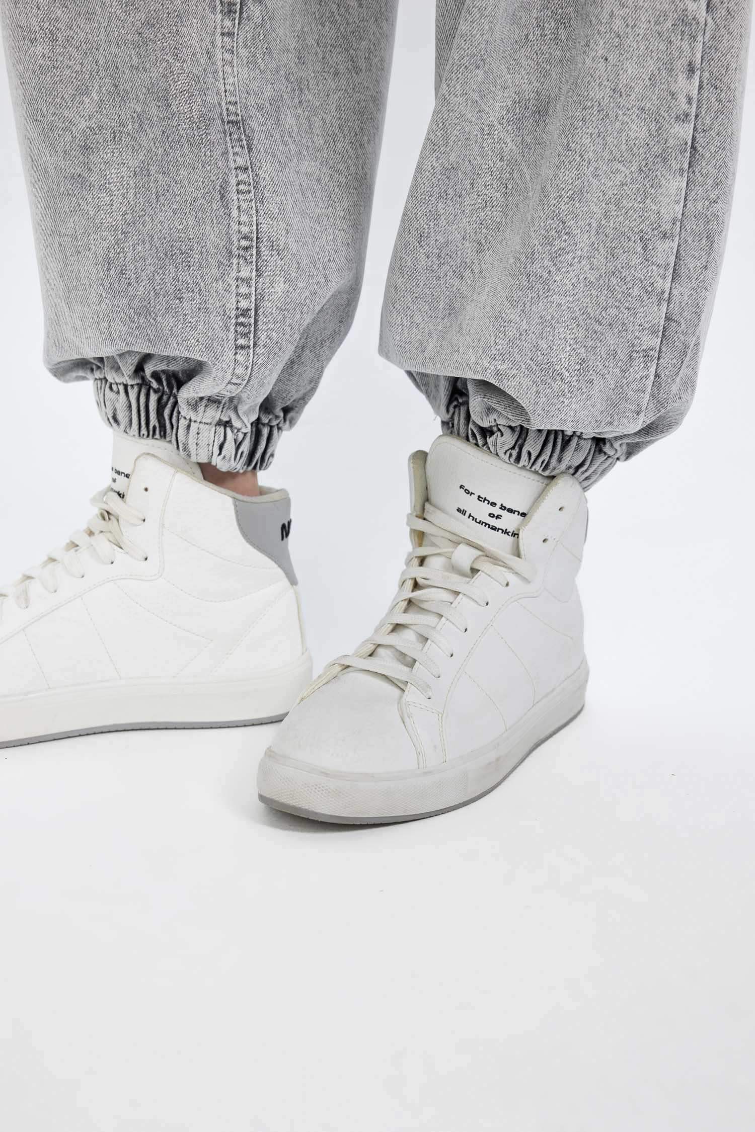 سروال جينز جوجر فيت بخصر عالي