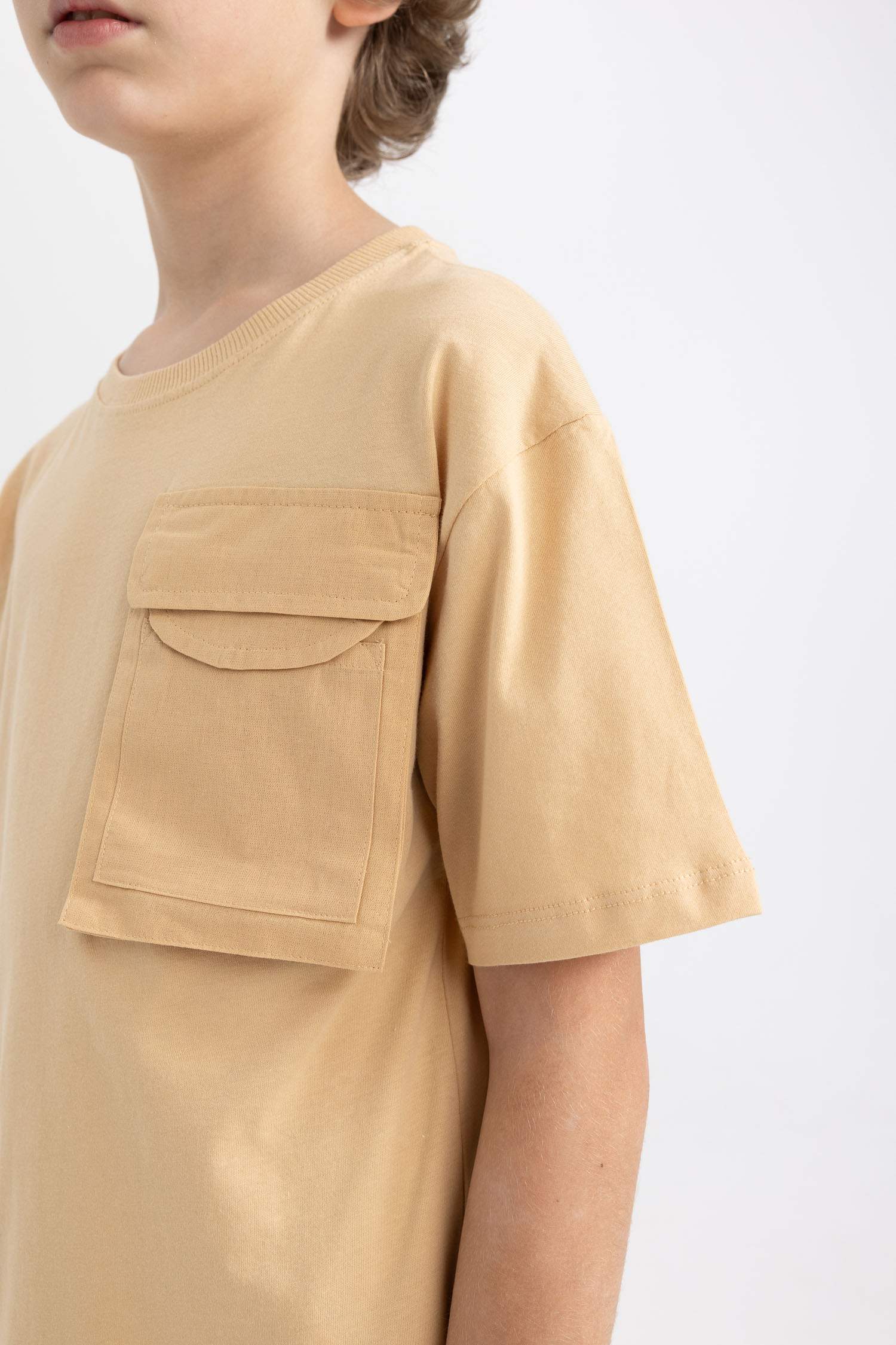 تيشيرت ولادي نص ردن اوفر سايز بياخة مستديرة