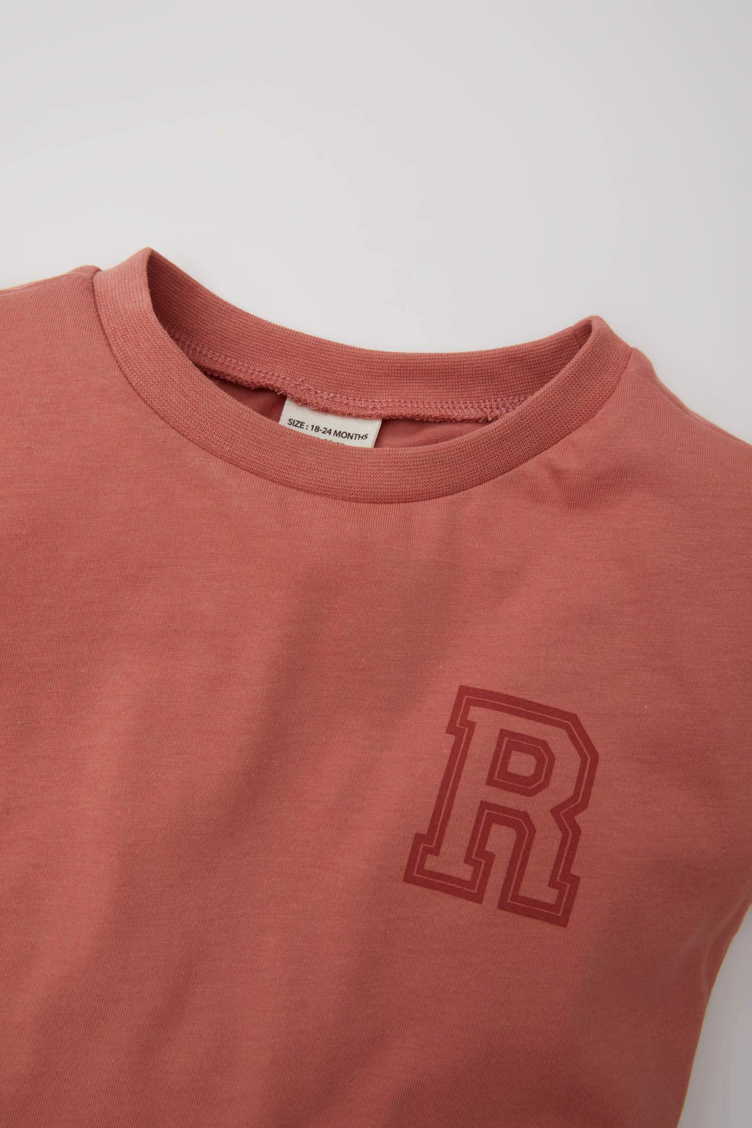 تيشيرت ولادي نص كم قصة عادية برقبة مستديرة