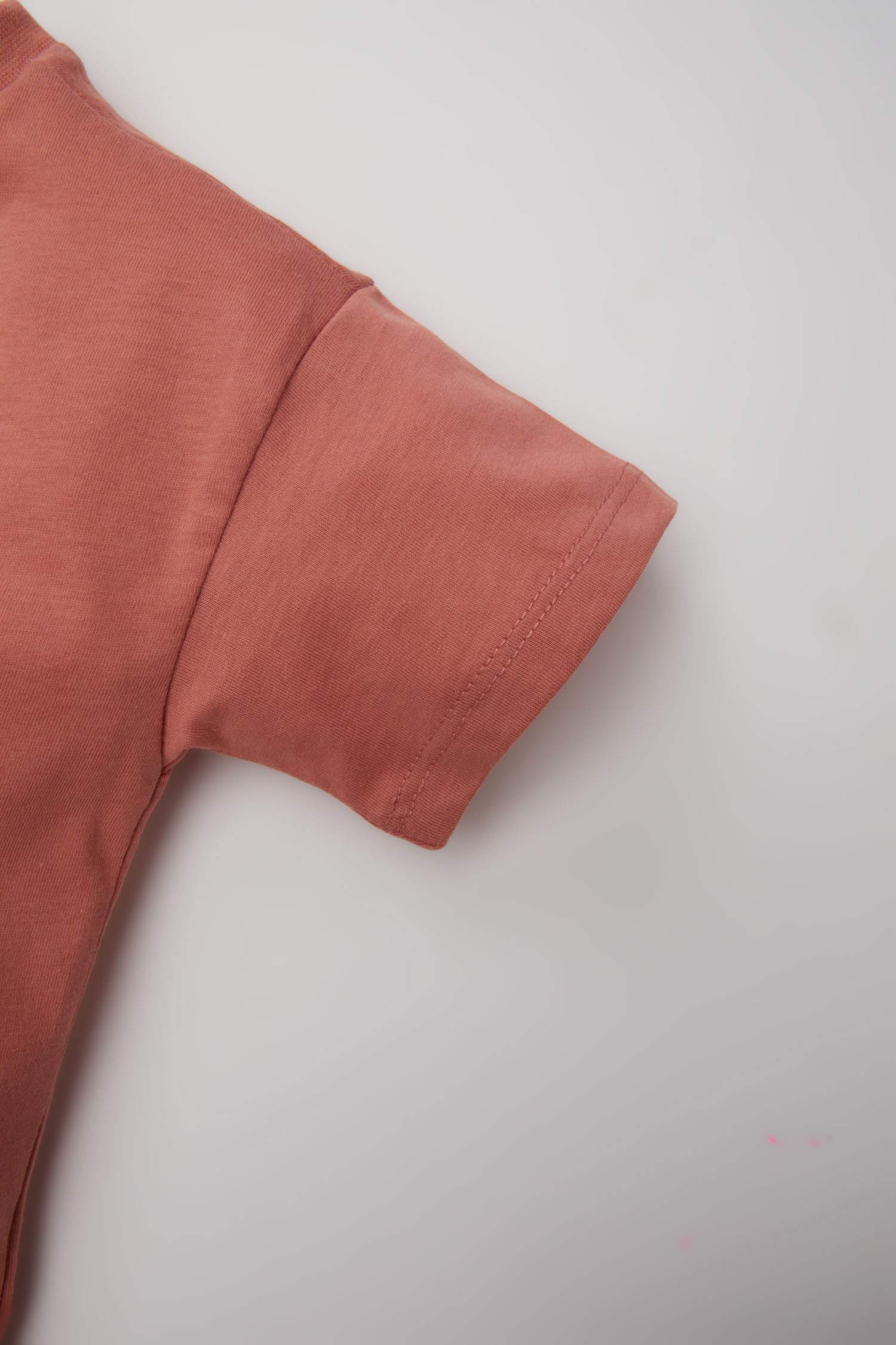 تيشيرت ولادي نص كم قصة عادية برقبة مستديرة