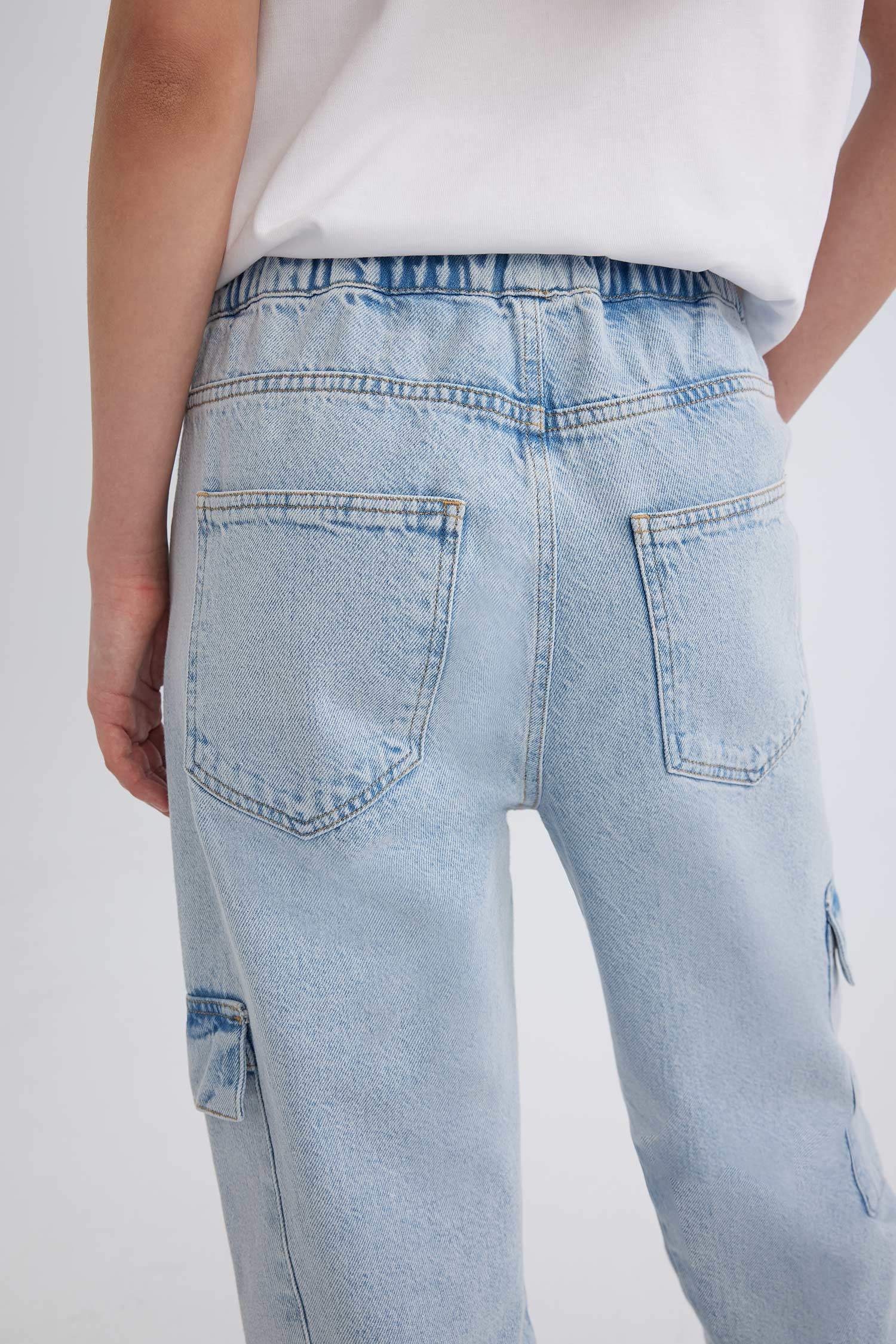 بنطرون جينز كارجو جوجر بتأثير باهت وخصر عالي