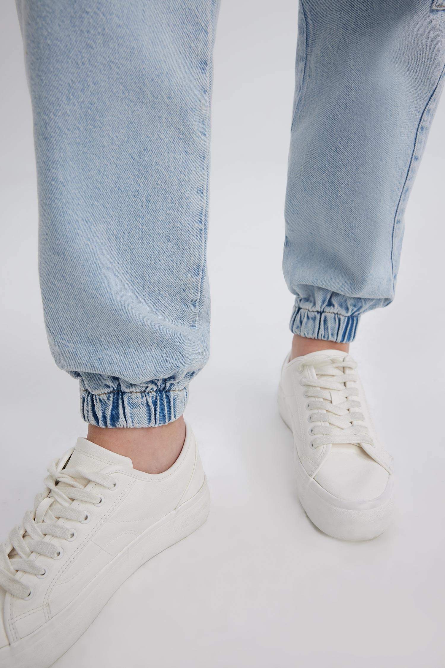 بنطرون جينز كارجو جوجر بتأثير باهت وخصر عالي