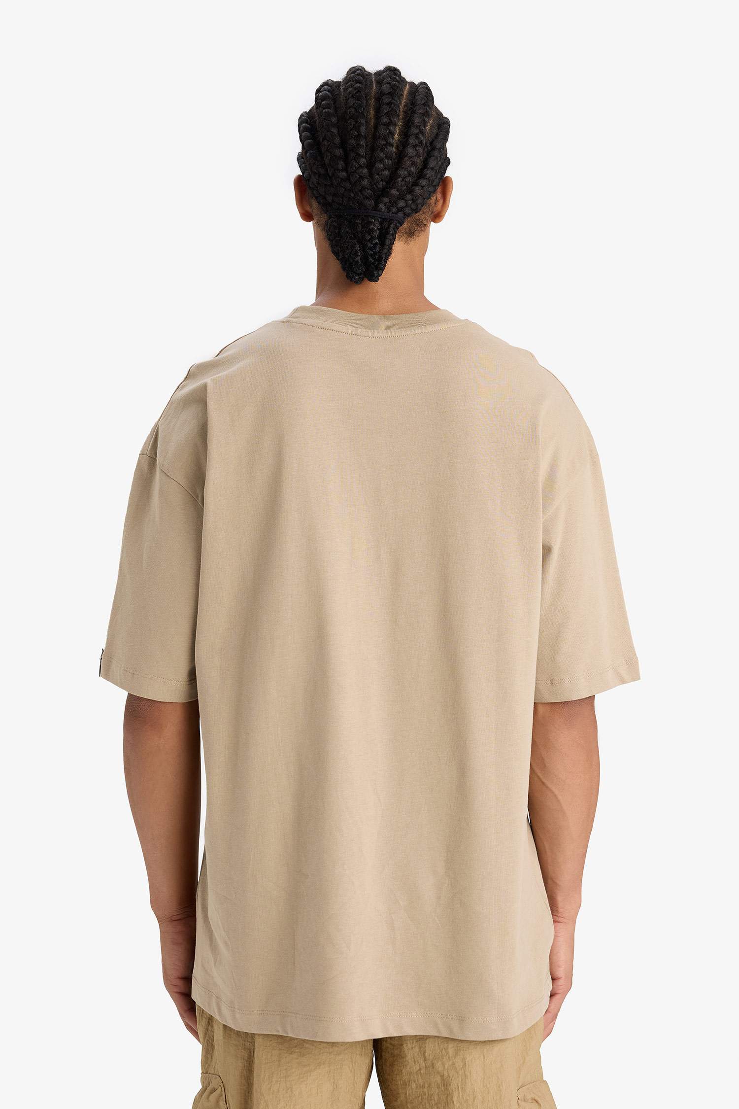 تي شيرت اوفر سايز مطرز بياخة مستديرة من DeFactoFit