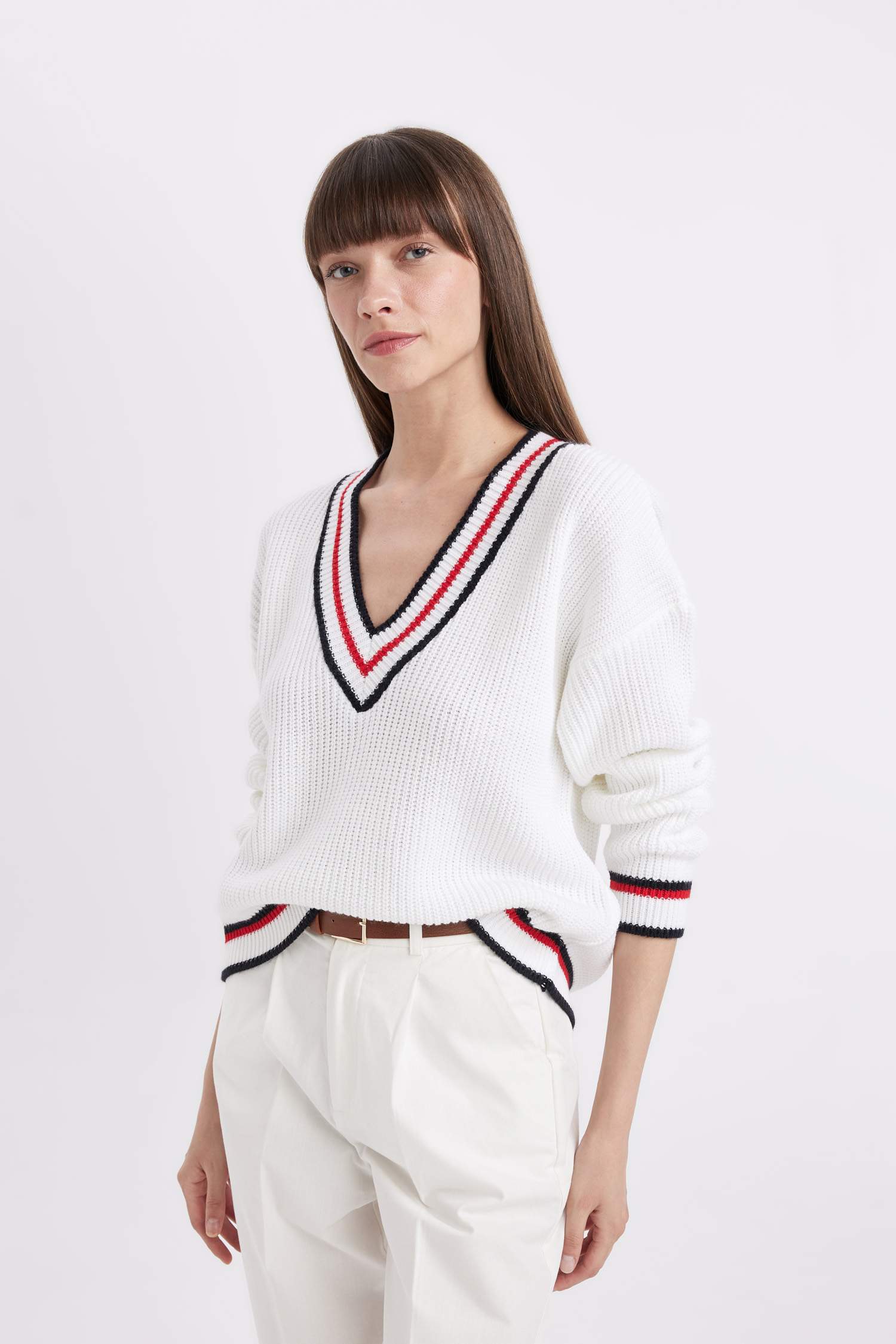 Relax Fit V Yaka Kolej Temalı Selanik Kumaş Triko Kazak