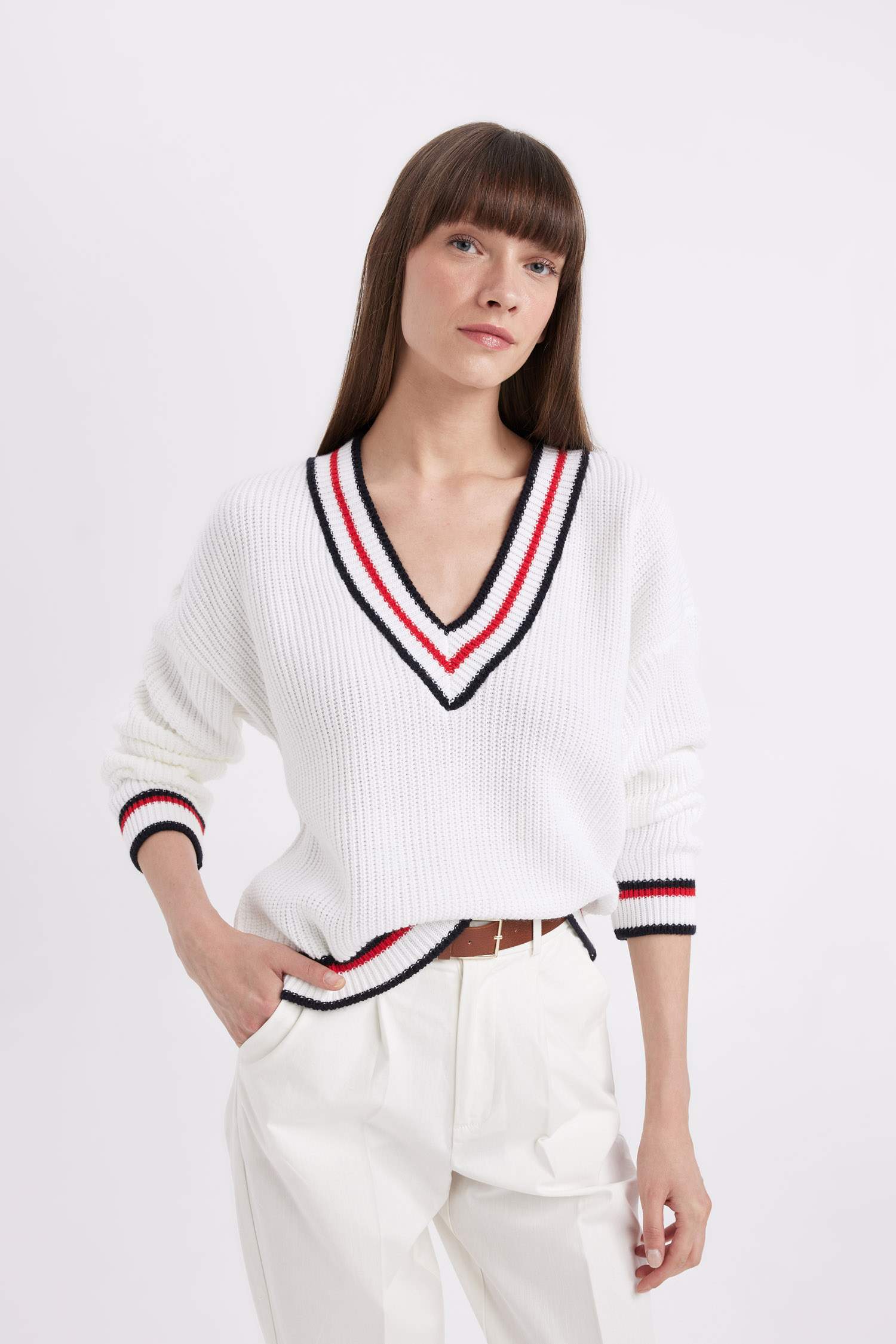 Relax Fit V Yaka Kolej Temalı Selanik Kumaş Triko Kazak