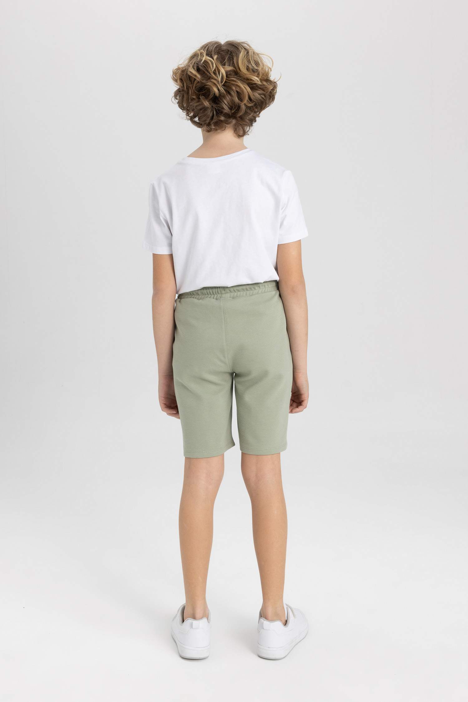 شورت ولادي قصة عادية