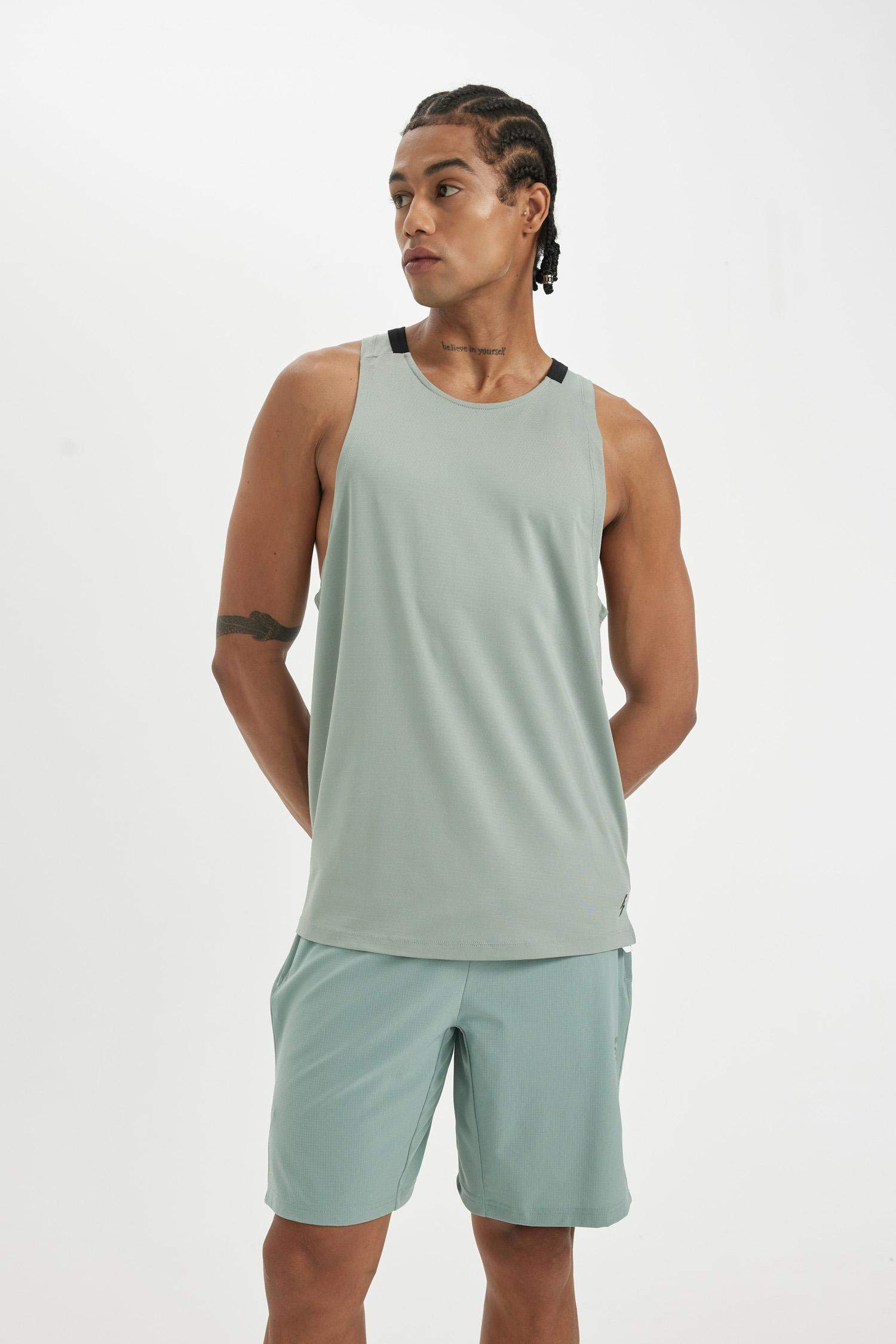 تي شيرت كت رياضي قصة عادية بدون كم من DeFactoFit