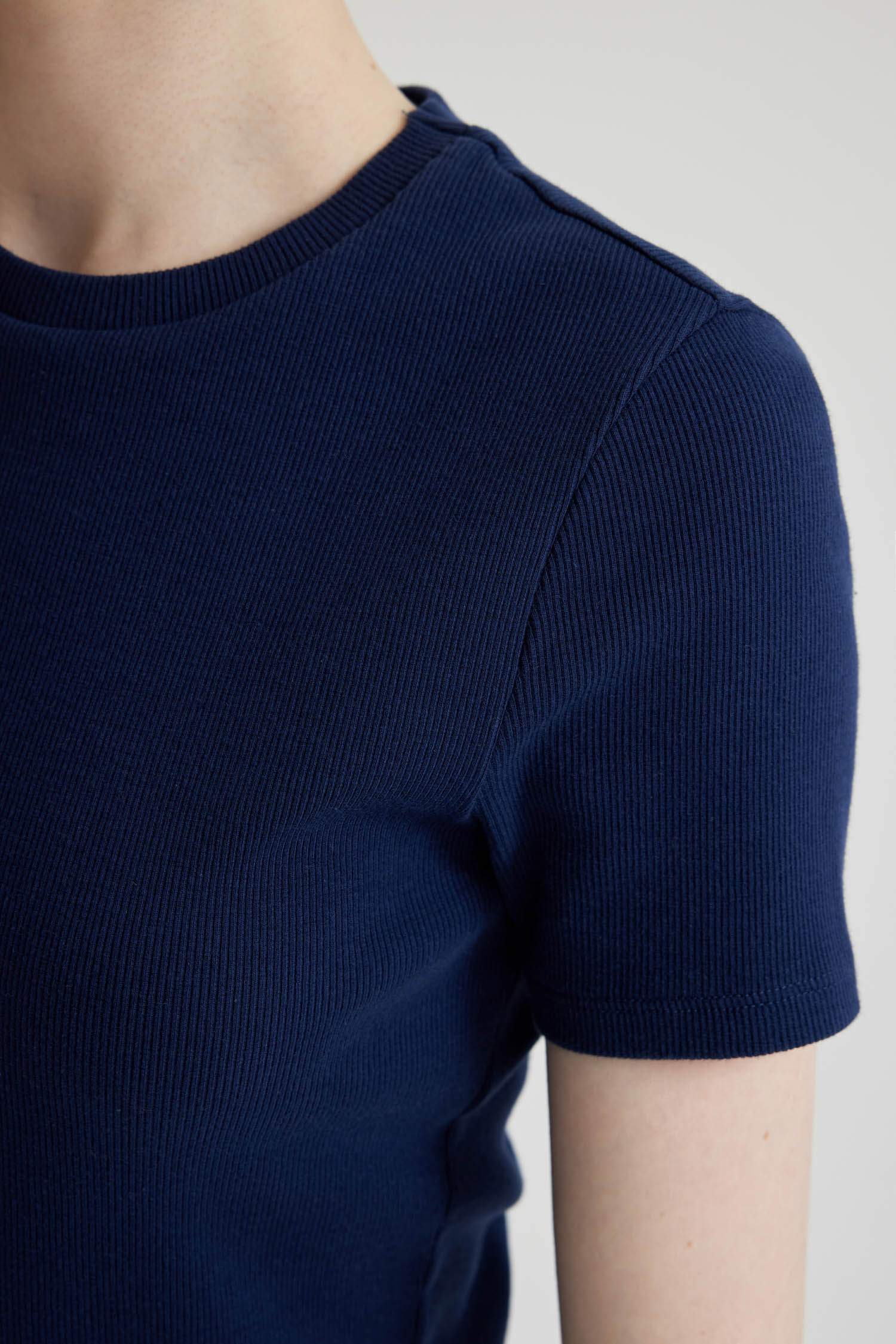 فستان قصير نص ردن مضلع بوديكون