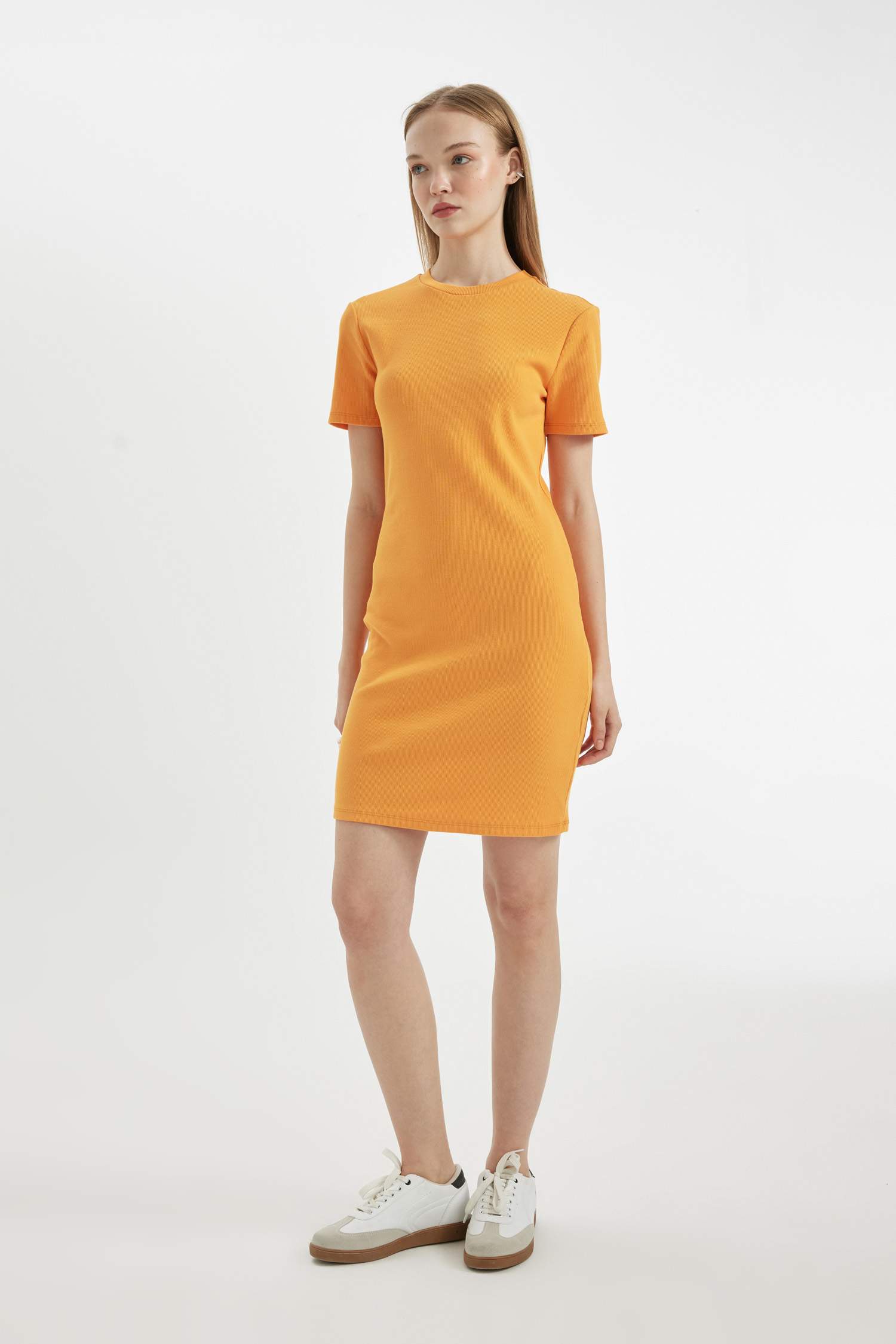 فستان قصير مضلع بوديكون بياخة مستديرة