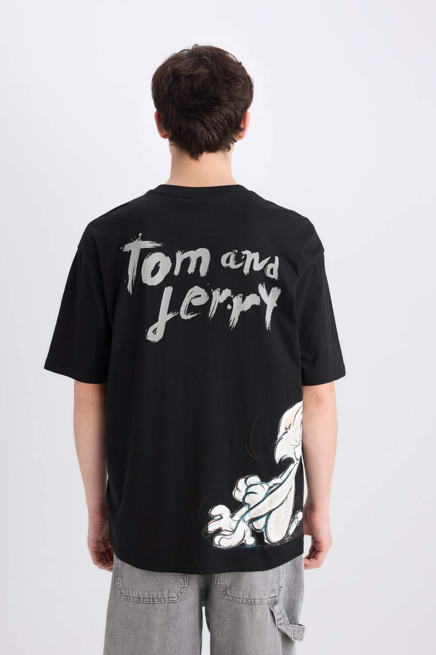 تيشيرت اوفر سايز برقبة مستديرة بطبعة توم وجيري