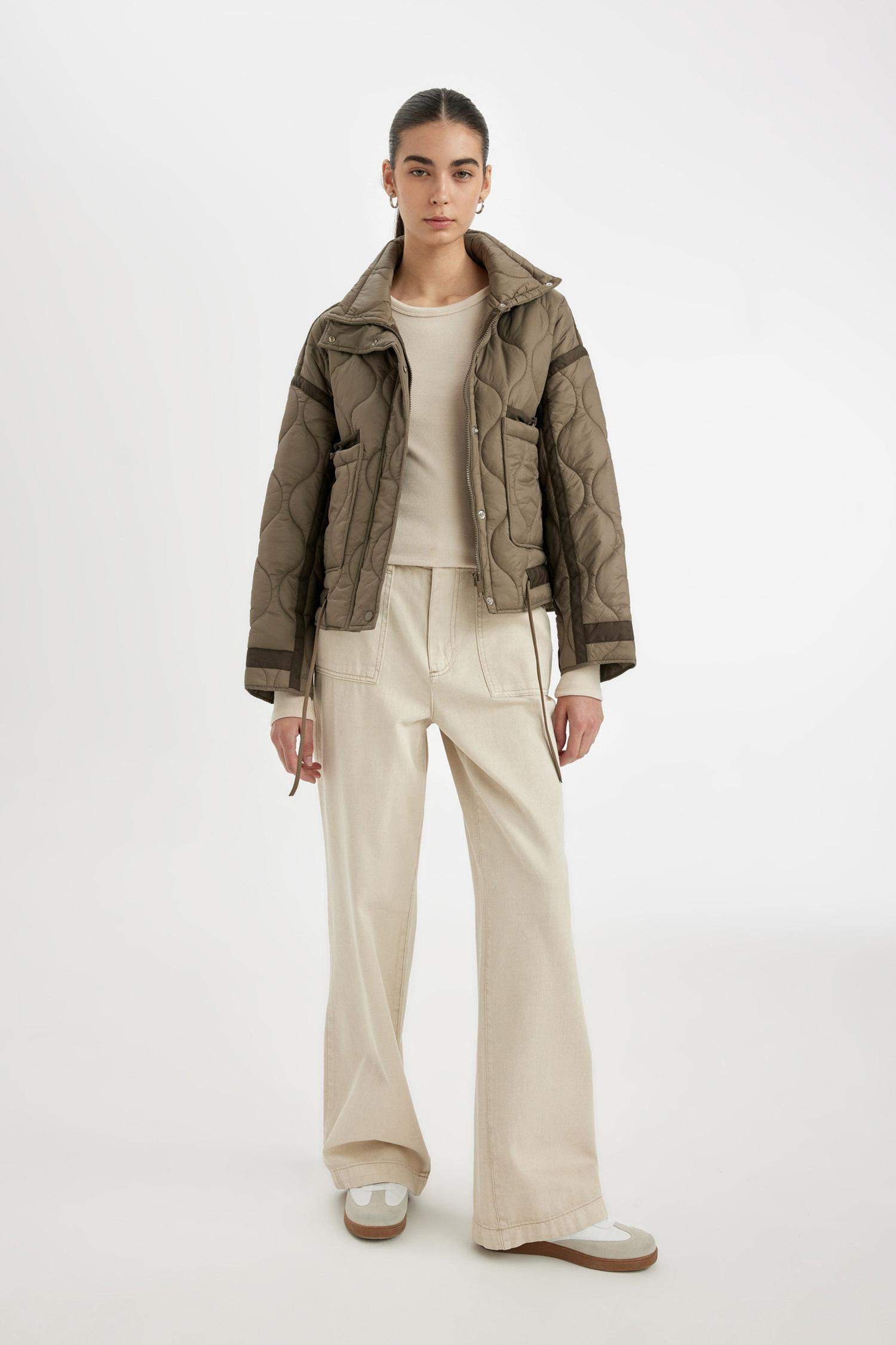 Oversize Geniş Kalıp Hafif Mevsimlik Mont Dik Yaka Kapitoneli Fermuarlı Çıtçıtlı Cepli