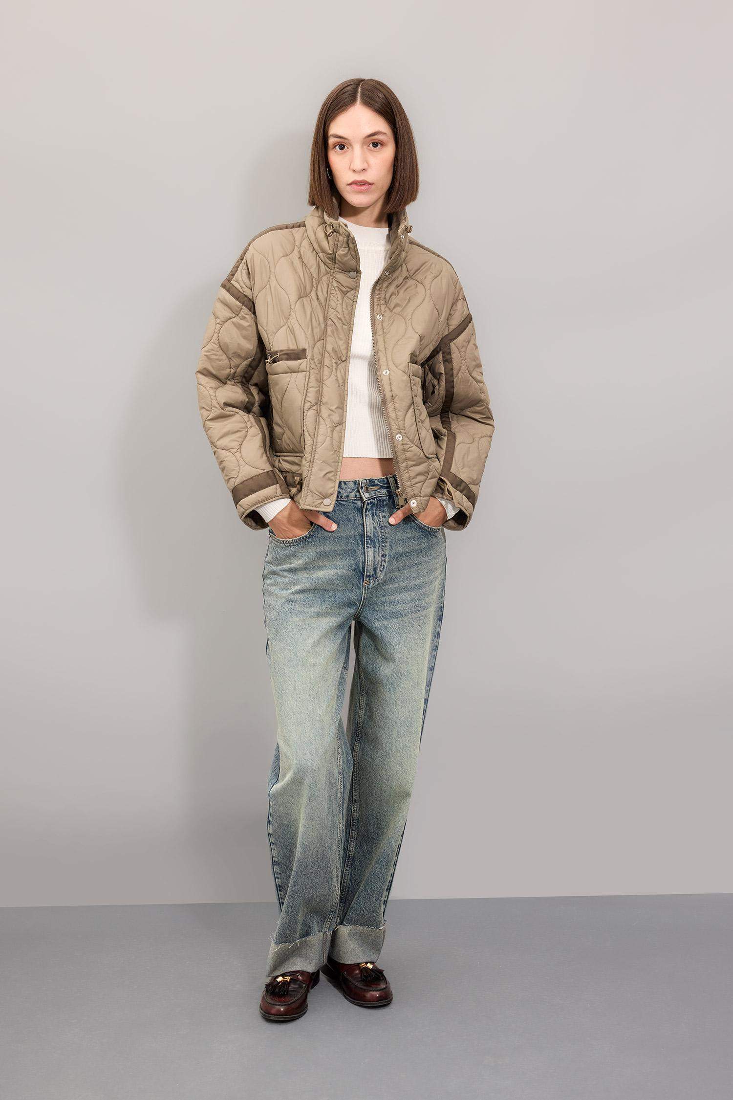 Oversize Geniş Kalıp Hafif Mevsimlik Mont Dik Yaka Kapitoneli Fermuarlı Çıtçıtlı Cepli