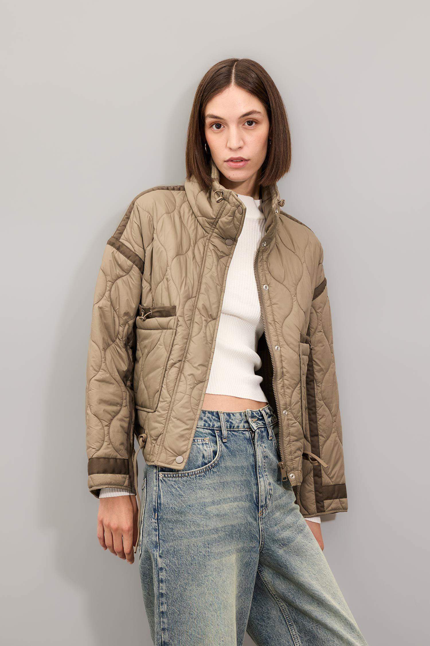 Oversize Geniş Kalıp Hafif Mevsimlik Mont Dik Yaka Kapitoneli Fermuarlı Çıtçıtlı Cepli