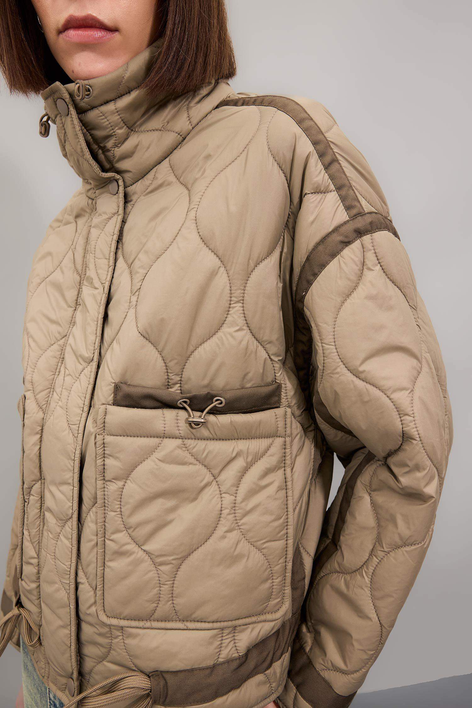 Oversize Geniş Kalıp Hafif Mevsimlik Mont Dik Yaka Kapitoneli Fermuarlı Çıtçıtlı Cepli