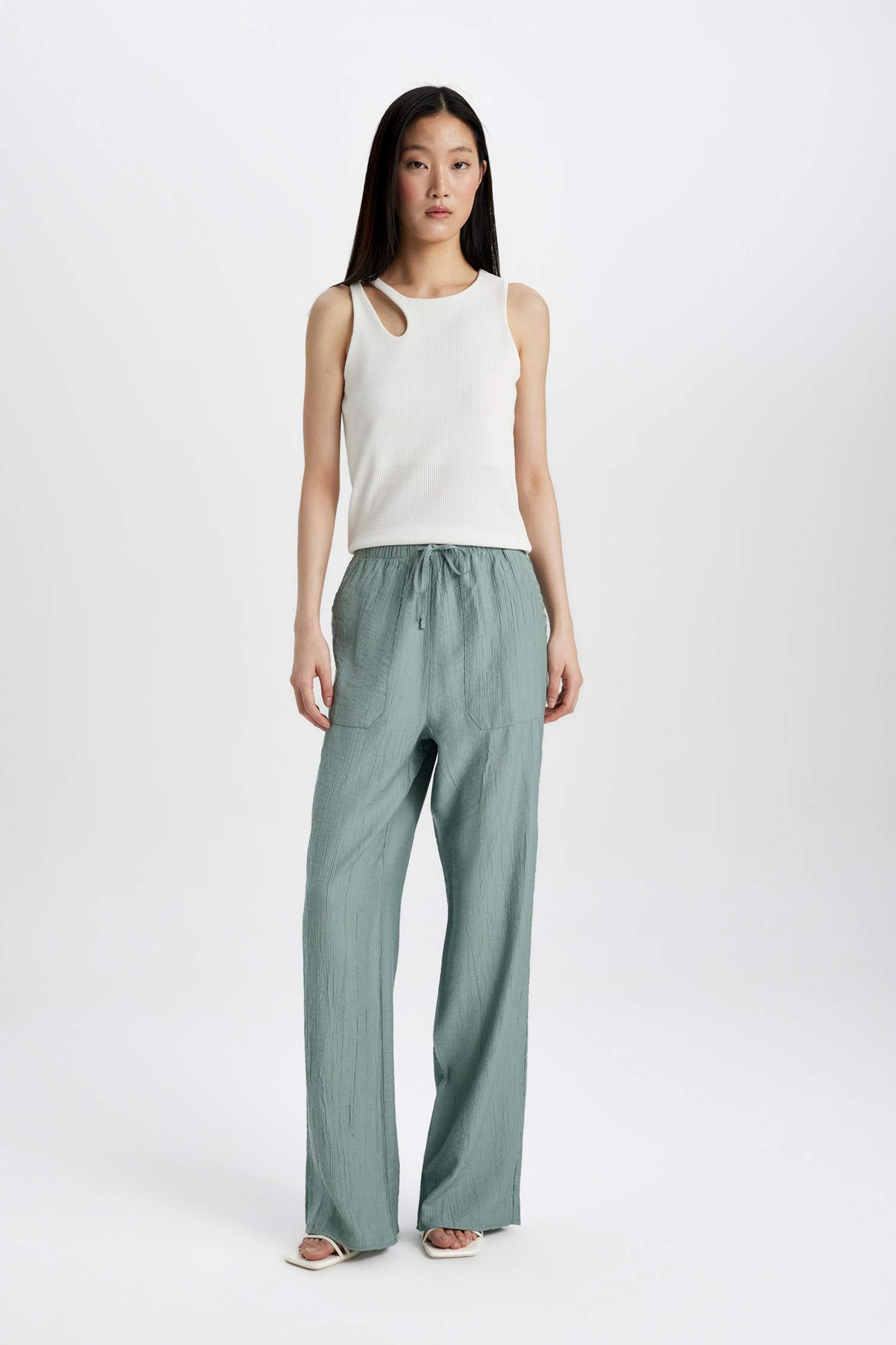 Straight Fit Wide Leg With Pockets Crinkle Fabric Trousers