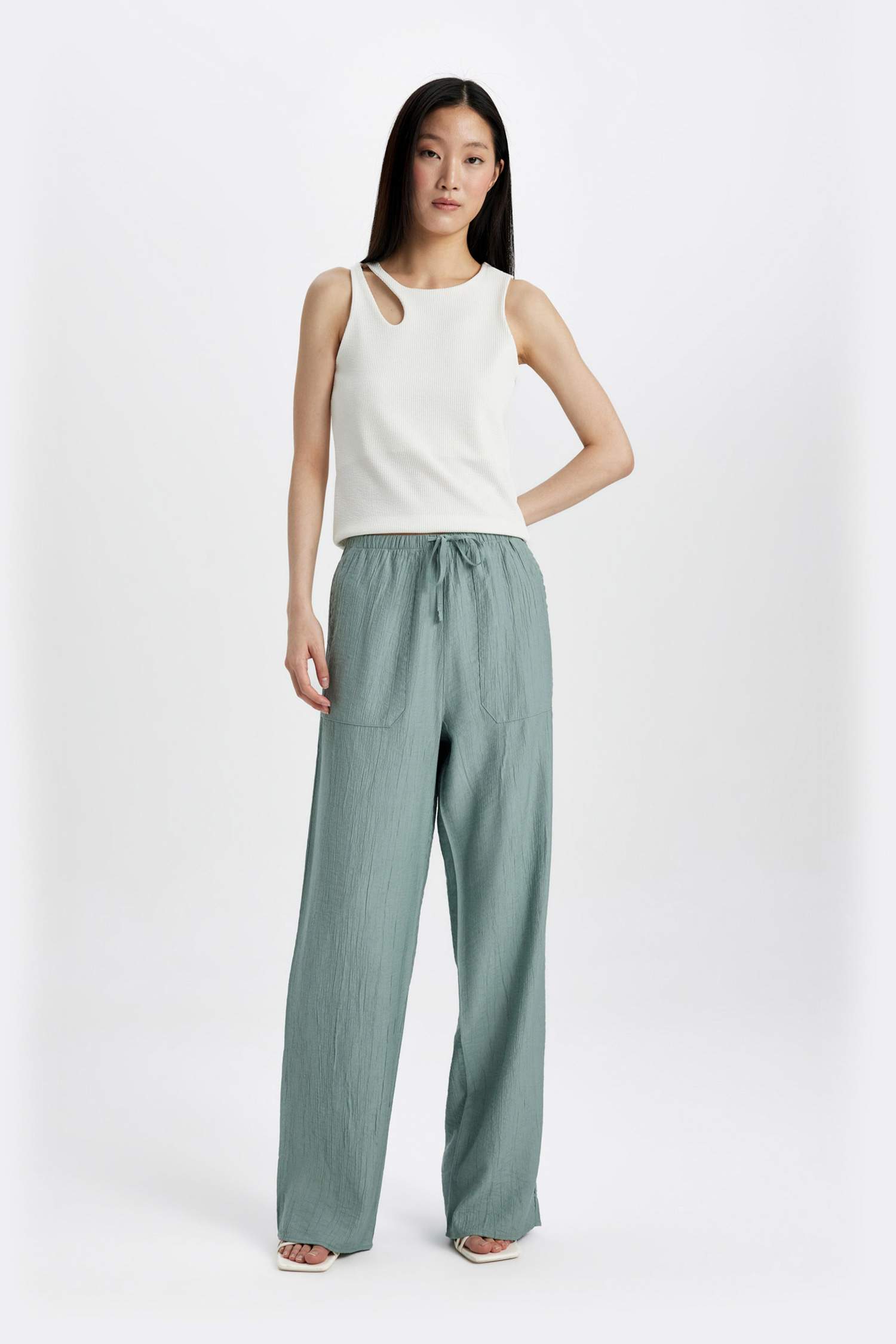 Straight Fit Wide Leg With Pockets Crinkle Fabric Trousers