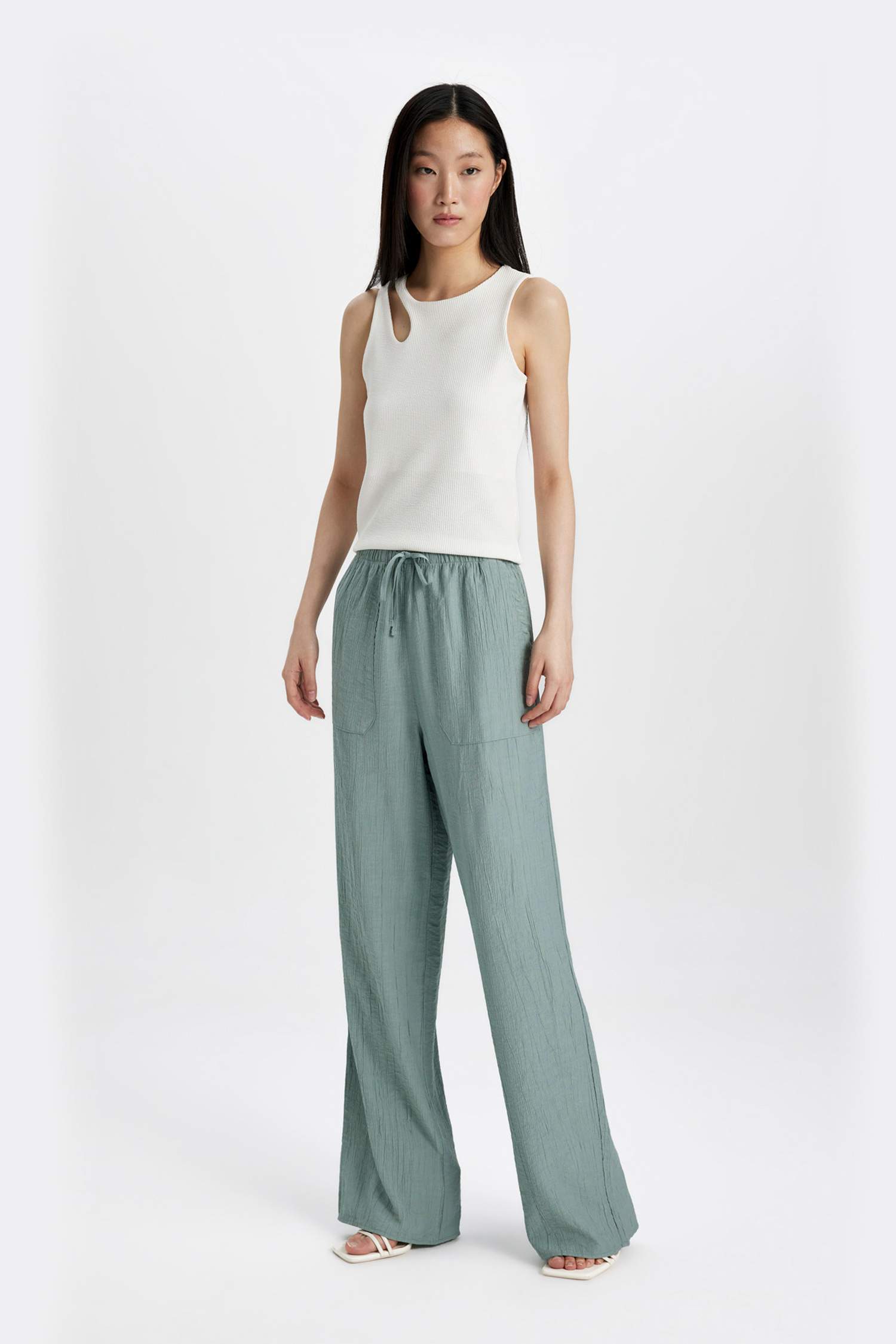 Straight Fit Wide Leg With Pockets Crinkle Fabric Trousers