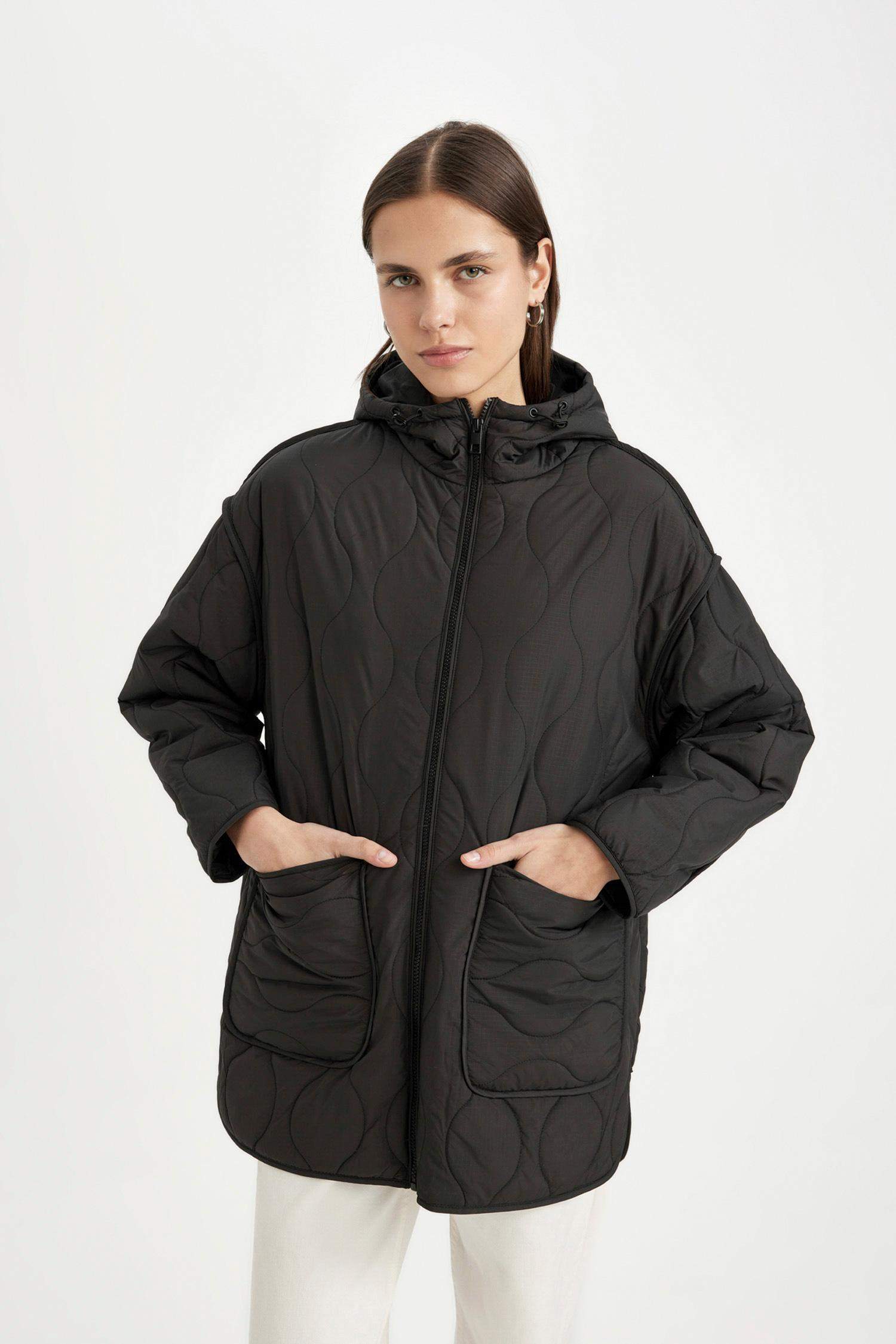 Regular Fit Mont Kapüşonlu Kapitoneli Fermuarlı Cepli Mevsimlik