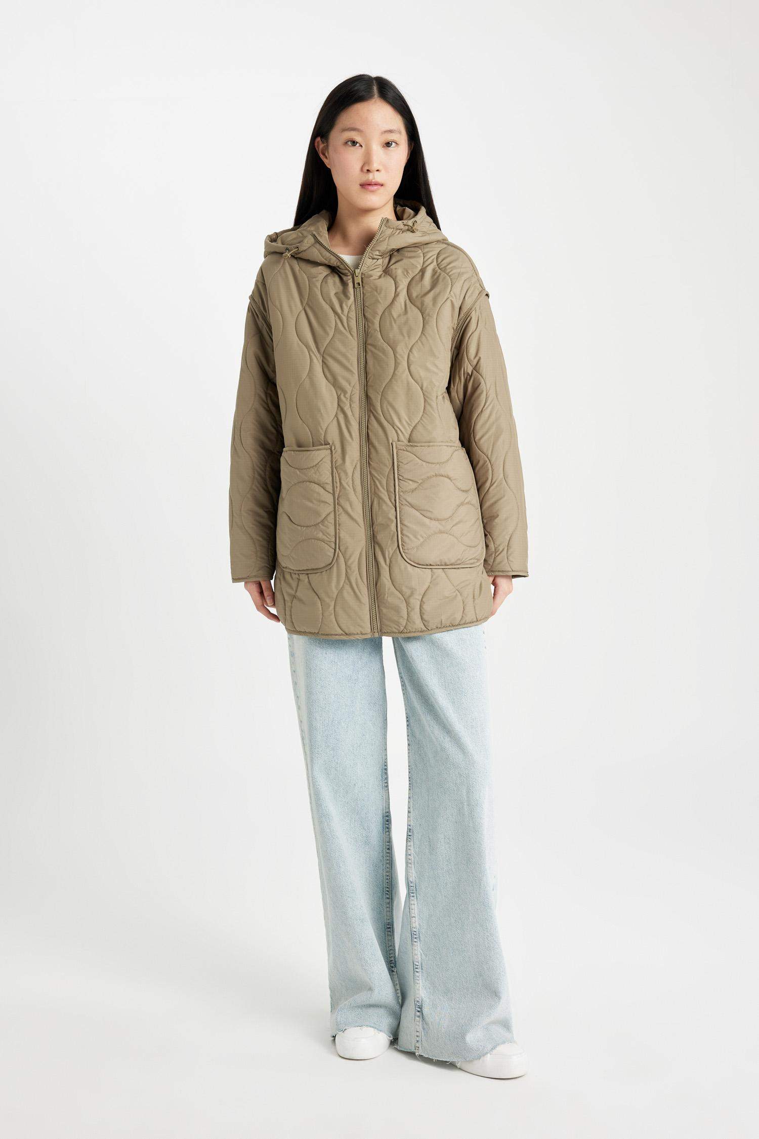 Regular Fit Kapüşonlu Kapitoneli Fermuarlı Cepli Mevsimlik İnce Mont