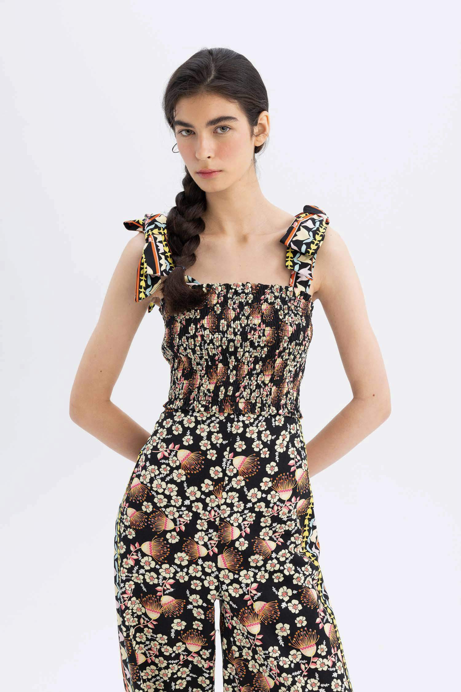 جمبسوت بوبلين بياخة مربعة بحمالات قابل للربط من Lug Von Siga x DeFacto