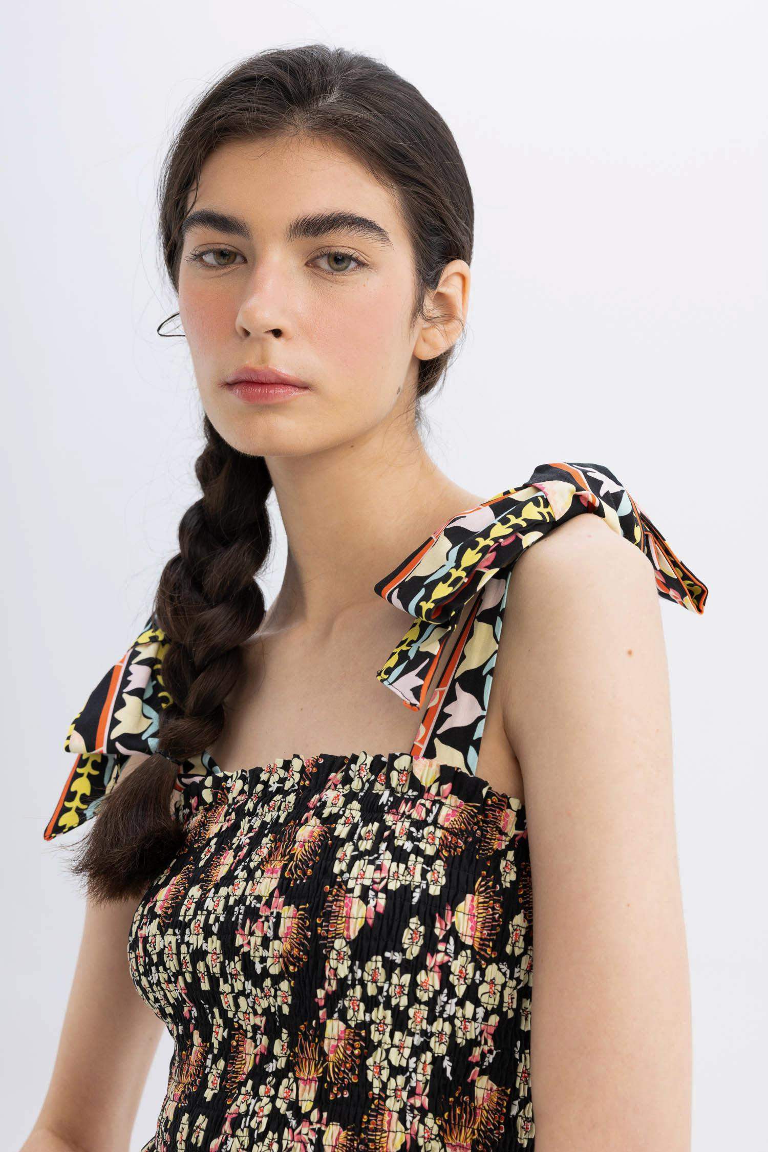 جمبسوت بوبلين بياخة مربعة بحمالات قابل للربط من Lug Von Siga x DeFacto