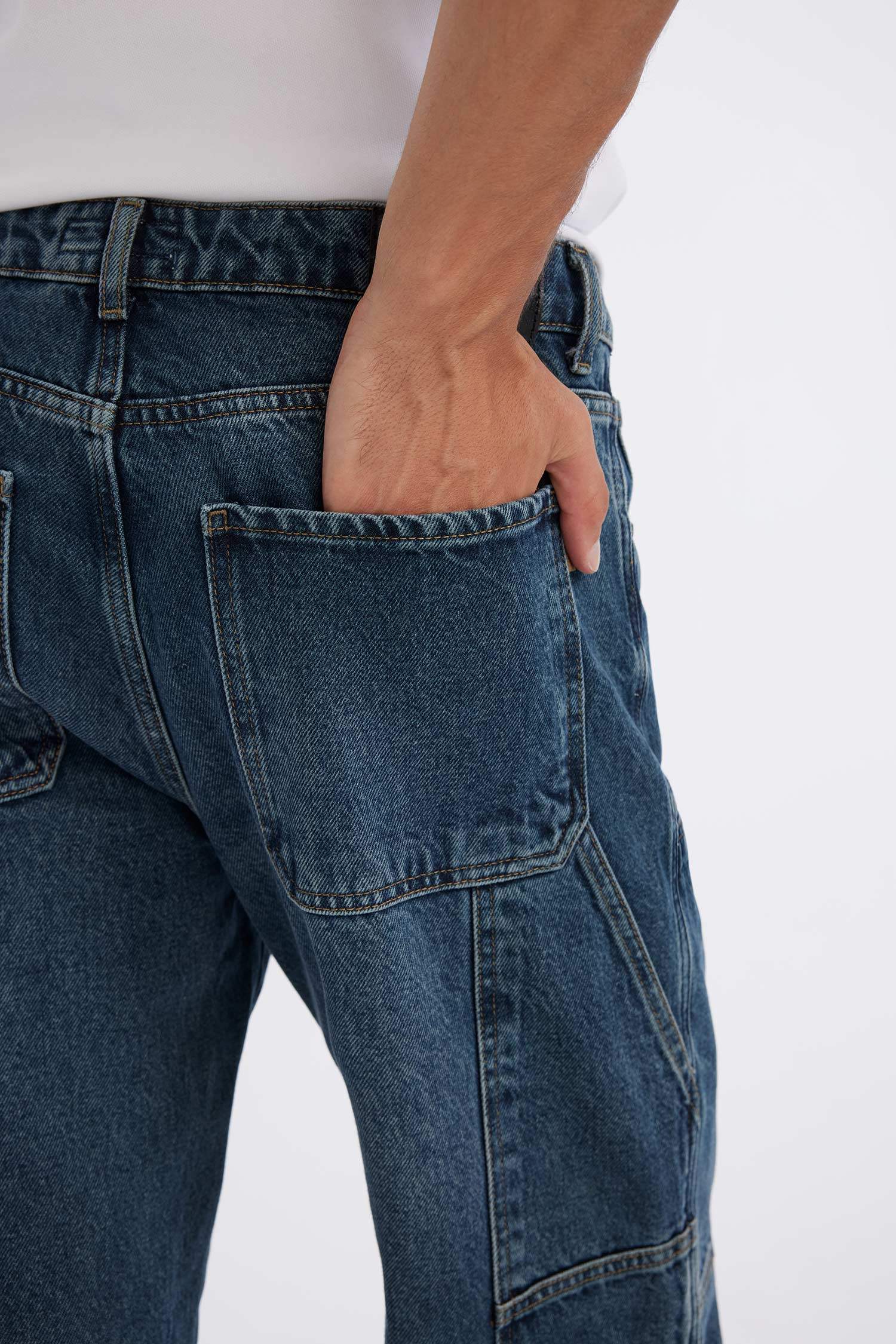 بنطلون جينز وايد ليج برجل واسع وخصر عادي