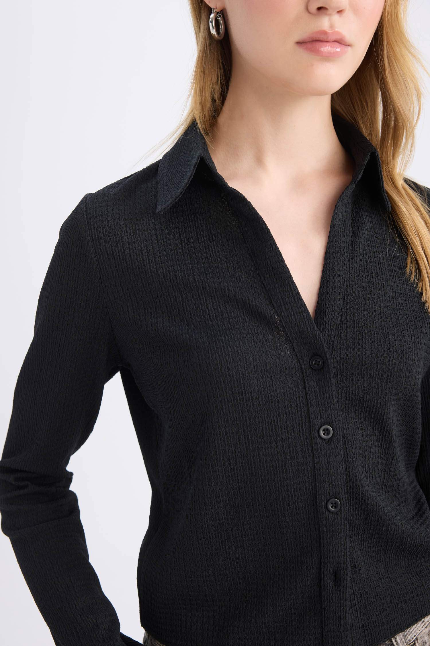 قميص كم طويل سليم فيت من قماش وافل