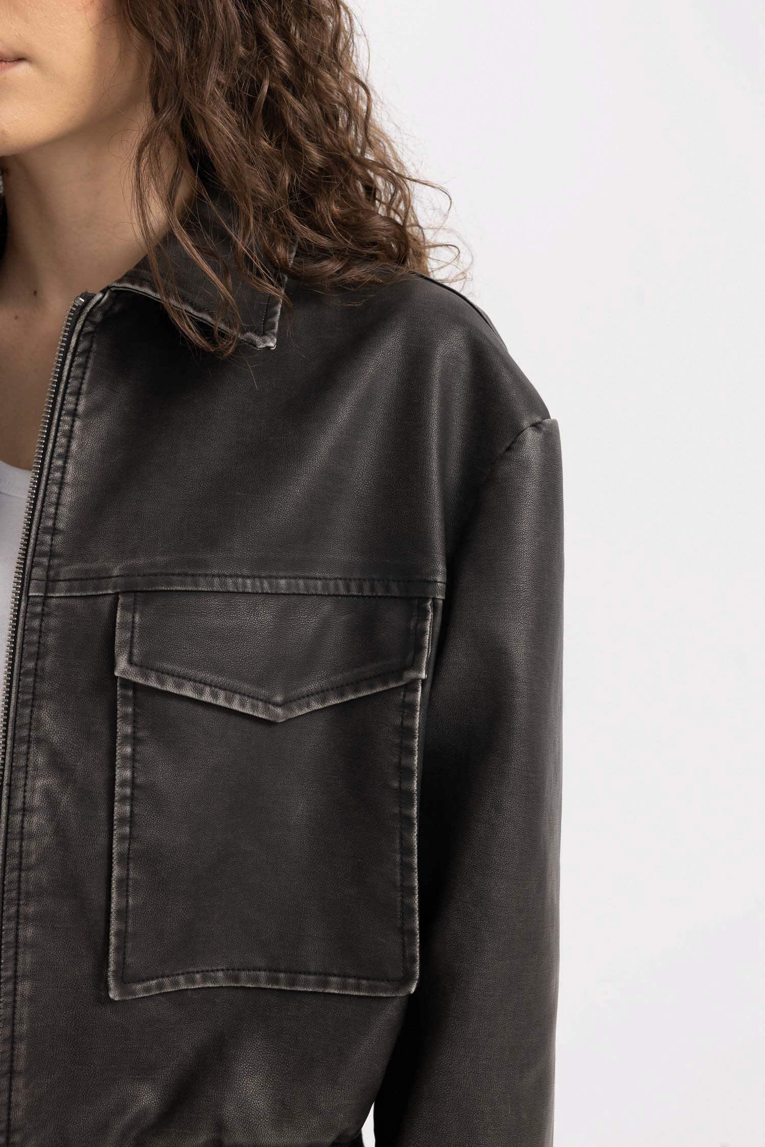 Su Geçirmez Suni Deri Ceket Mont Regular Kalıp Polo Yaka Fermuarlı Eskitme