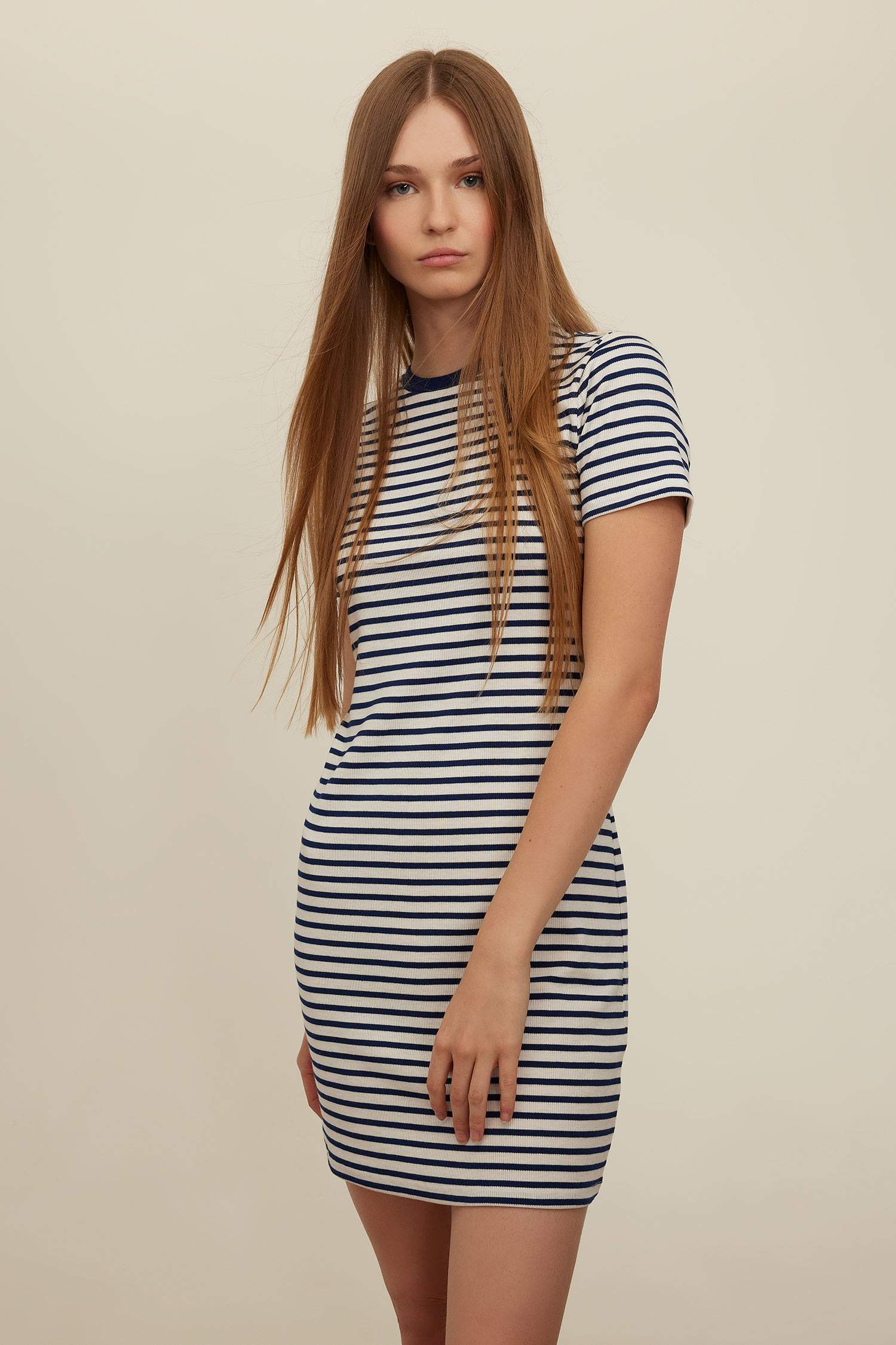 فستان قصير نص ردن مضلع بوديكون