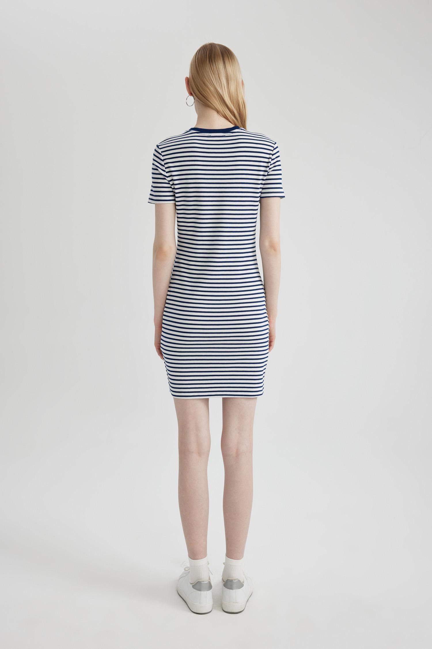 فستان قصير نص ردن مضلع بوديكون