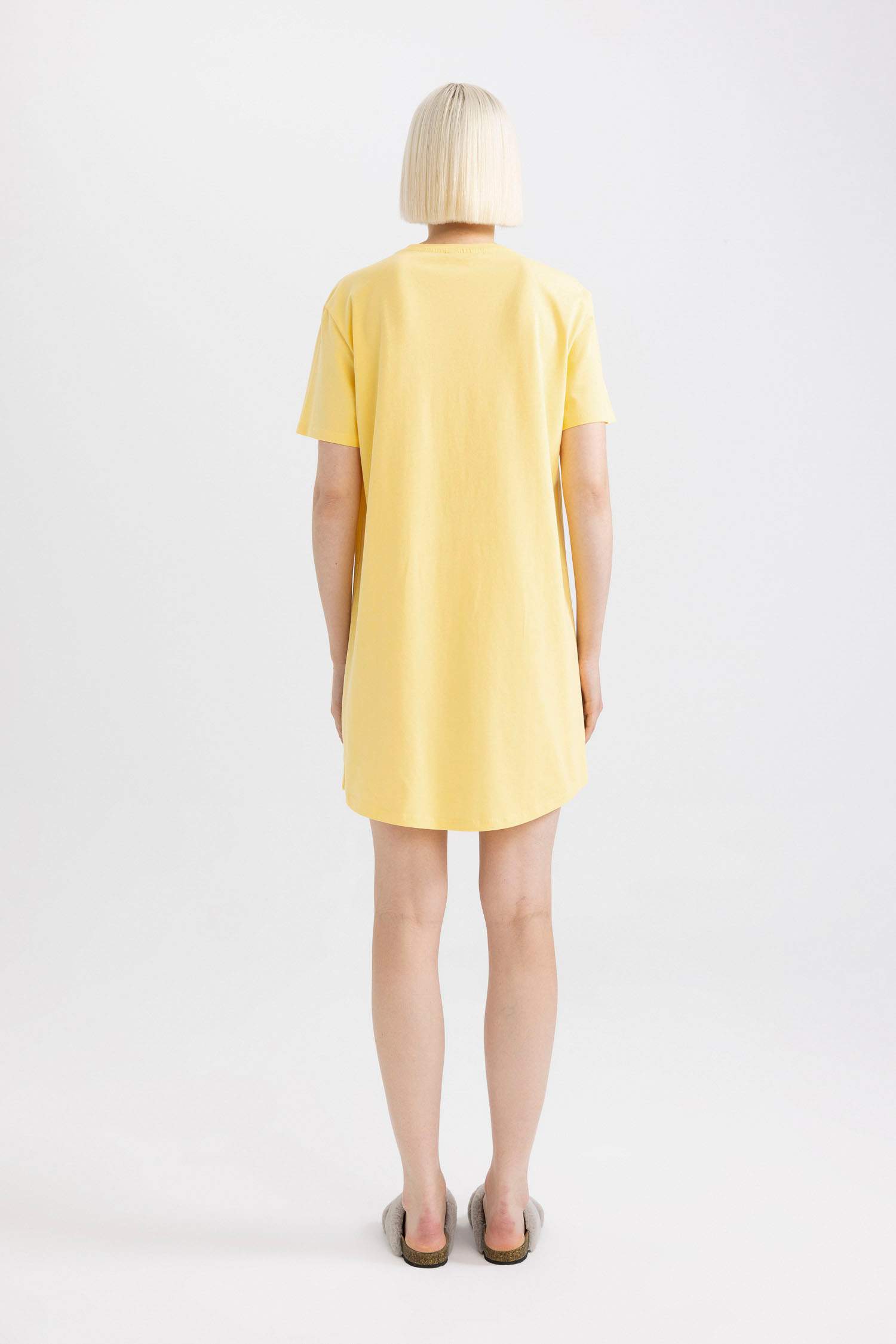 Fall in Love Looney Tunes Bisiklet Yaka Kısa Kollu Gecelik