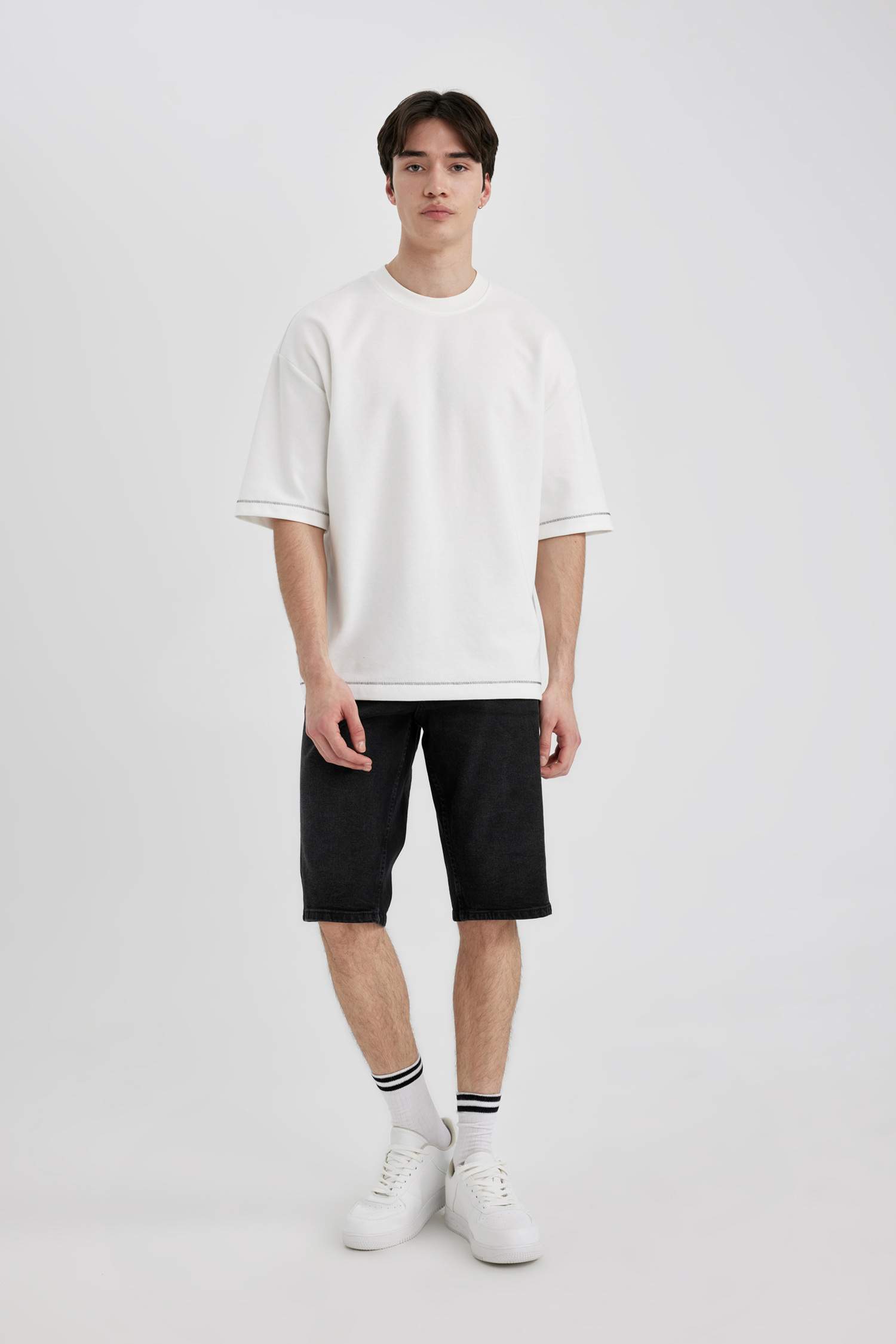 شورت جينز قصة عادية