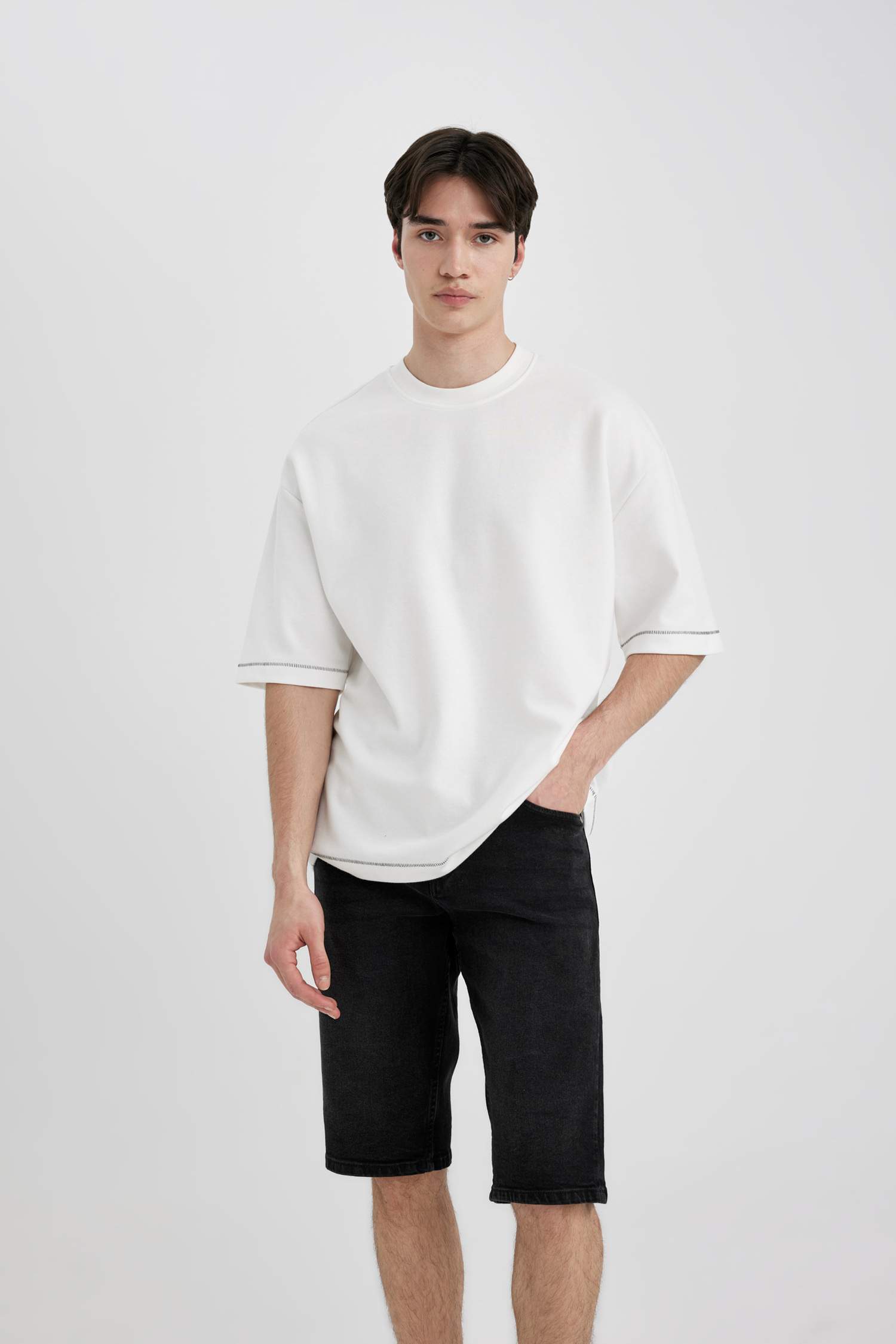 شورت جينز قصة عادية