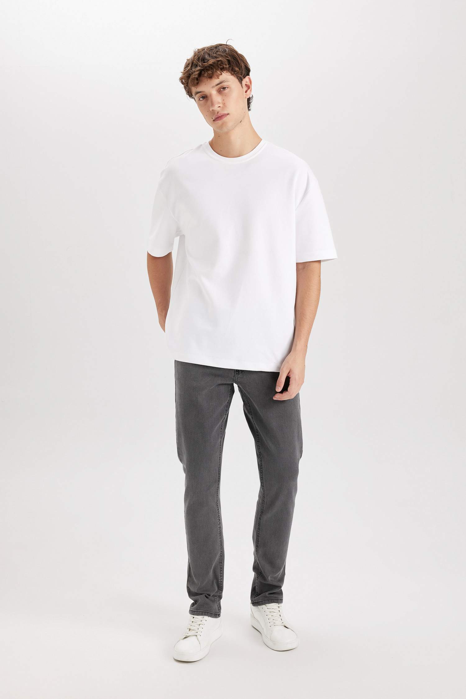 بنطلون جينز بيدرو سليم فيت بخصر عادي أنثرا