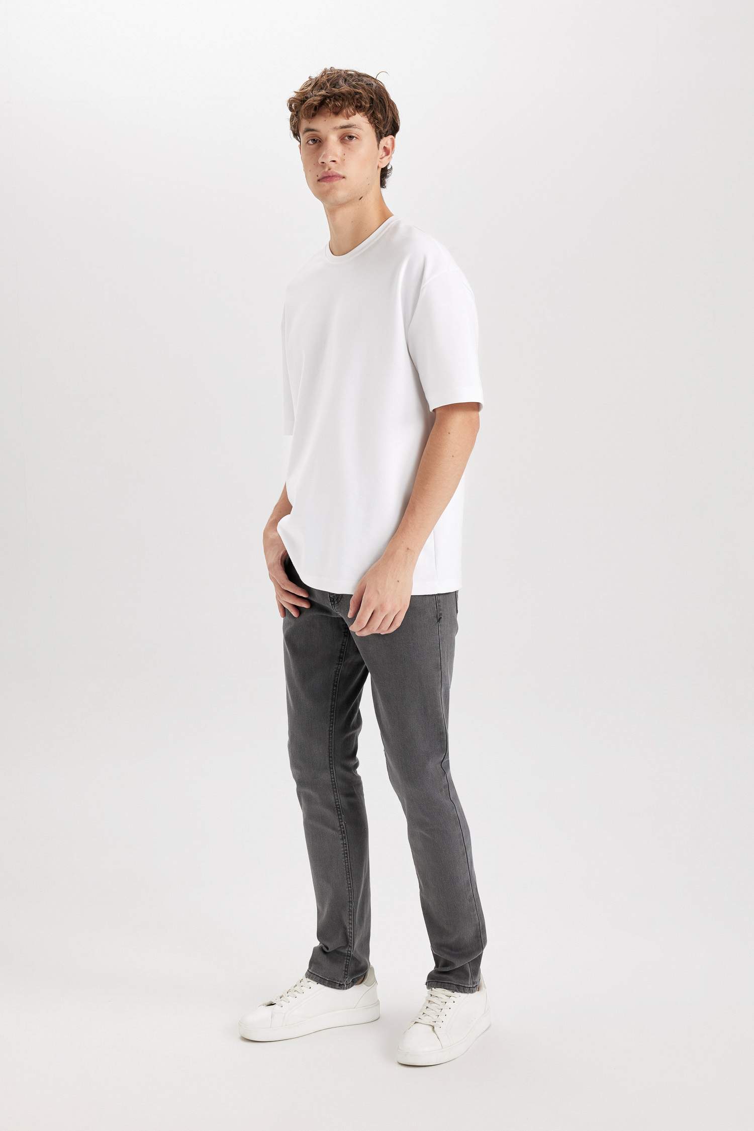 بنطلون جينز بيدرو سليم فيت بخصر عادي أنثرا