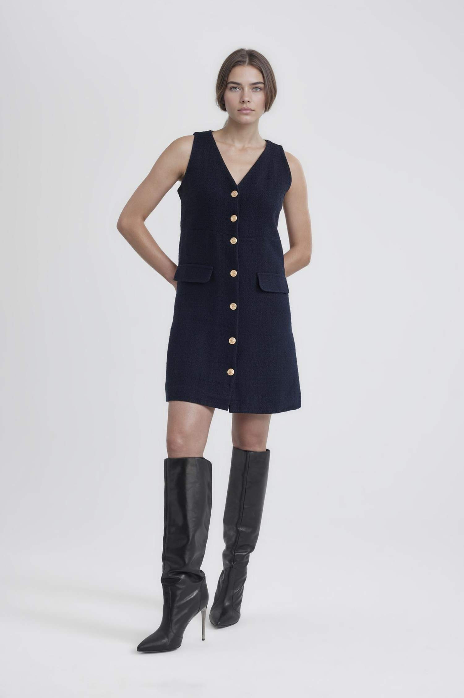 V Yaka Kolsuz Düğme Detaylı Midi Elbise