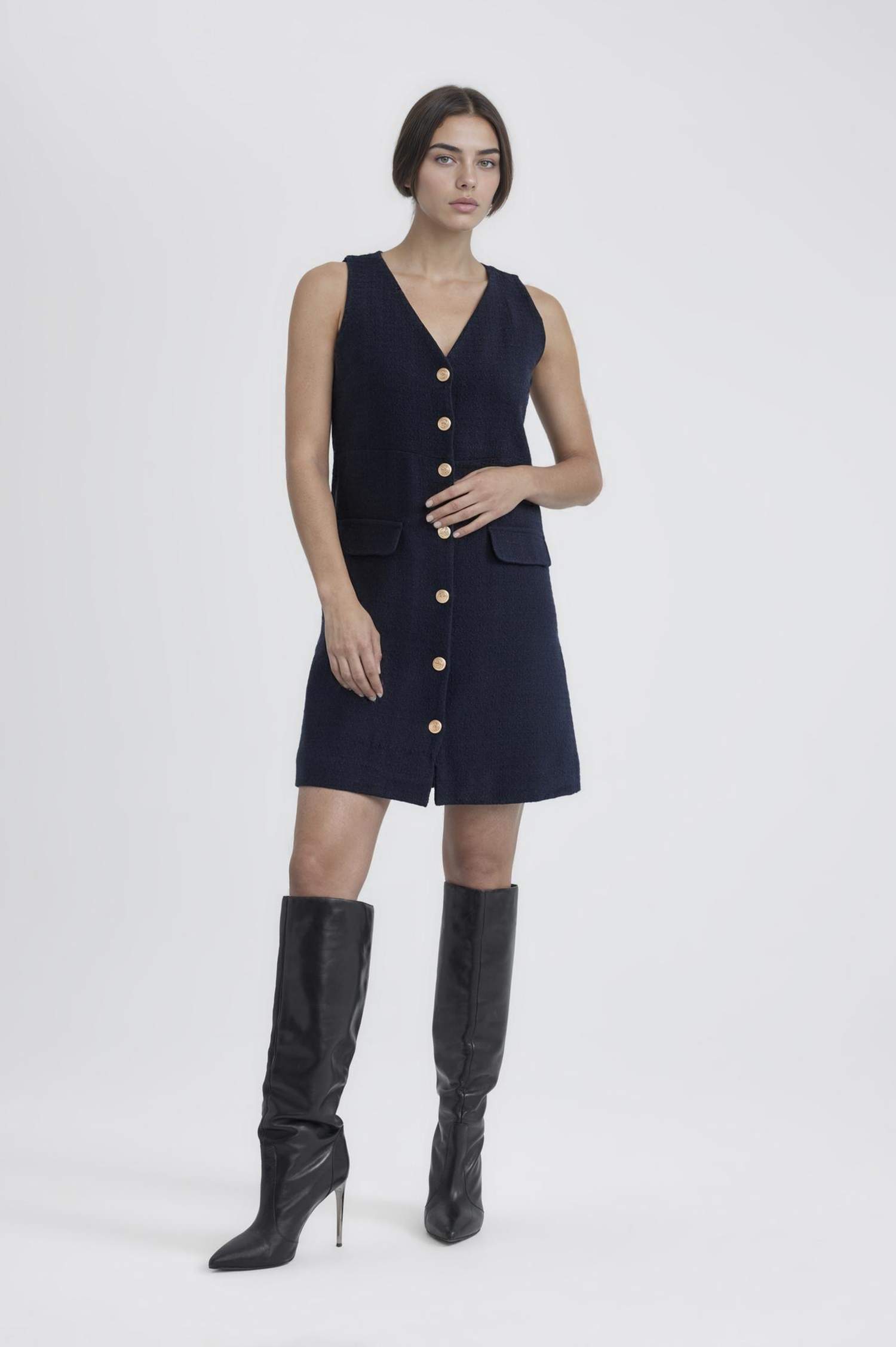 V Yaka Kolsuz Düğme Detaylı Midi Elbise