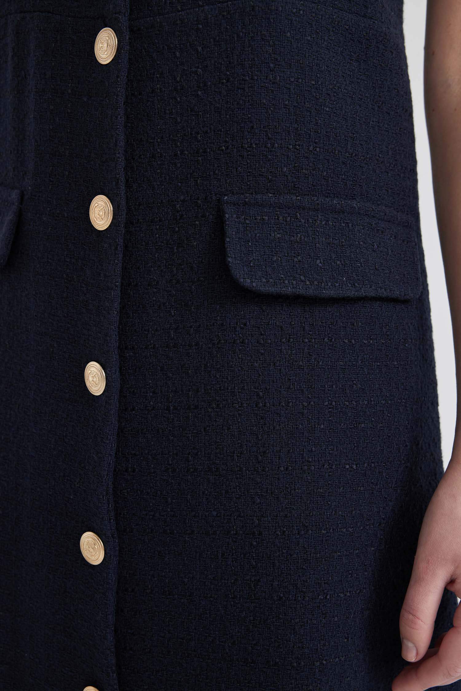 V Yaka Kolsuz Düğme Detaylı Midi Elbise