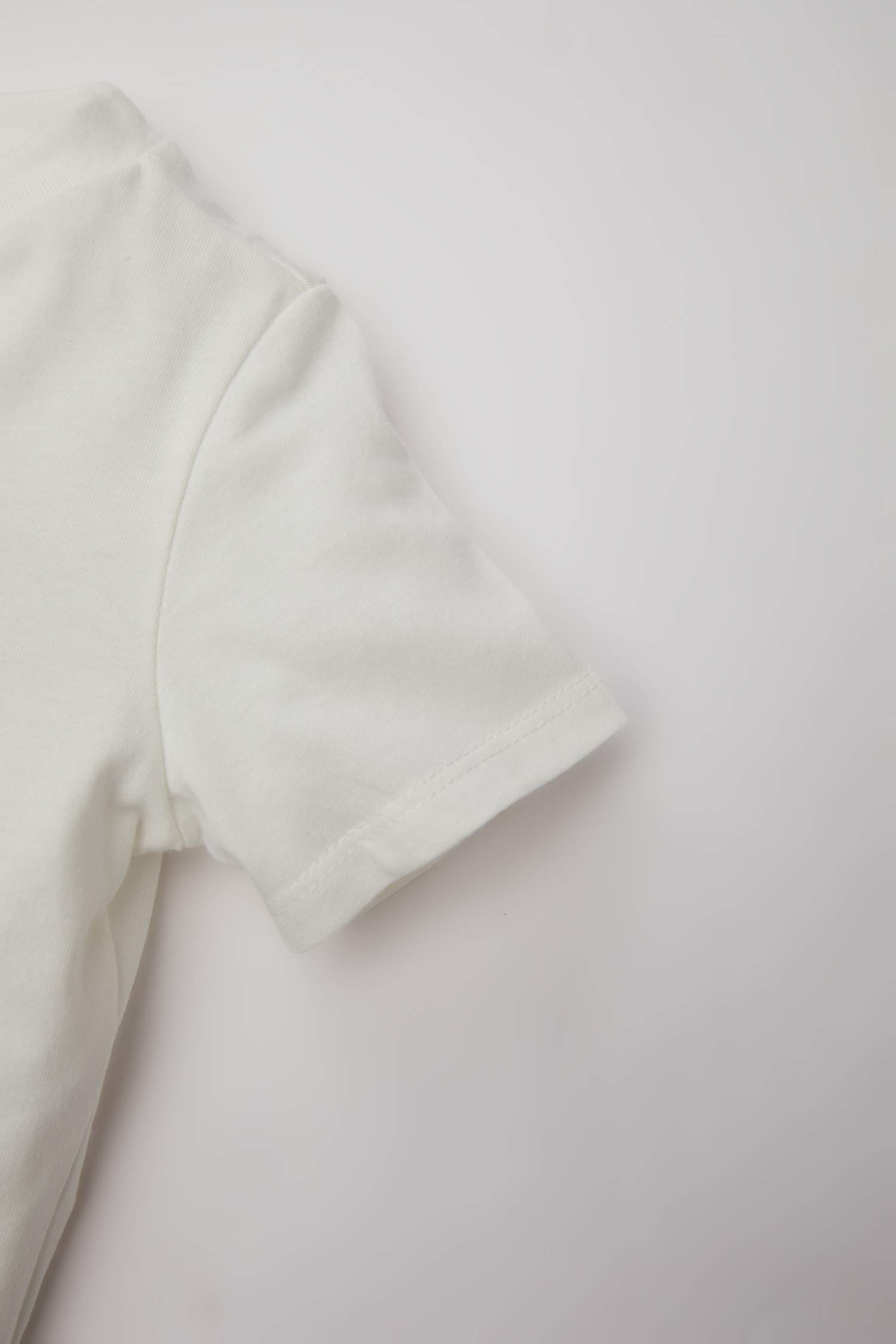 طقم بيجاما ولادي نص كم من سنوبي - قطعتين