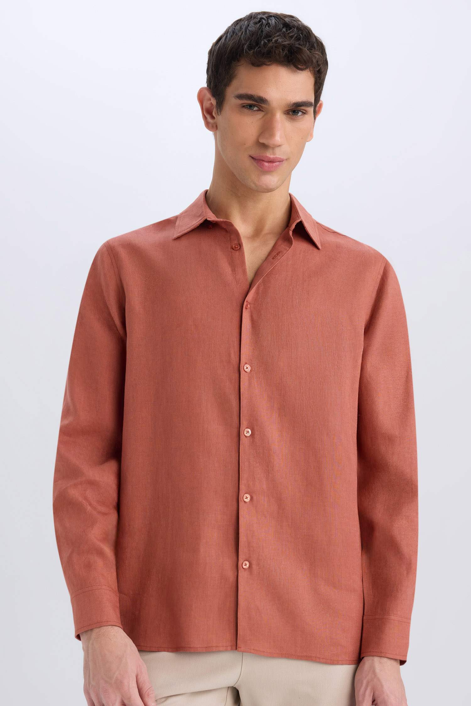 100% лен, рубашка с длинными рукавами и воротником поло, regular fit, летняя базовая модель