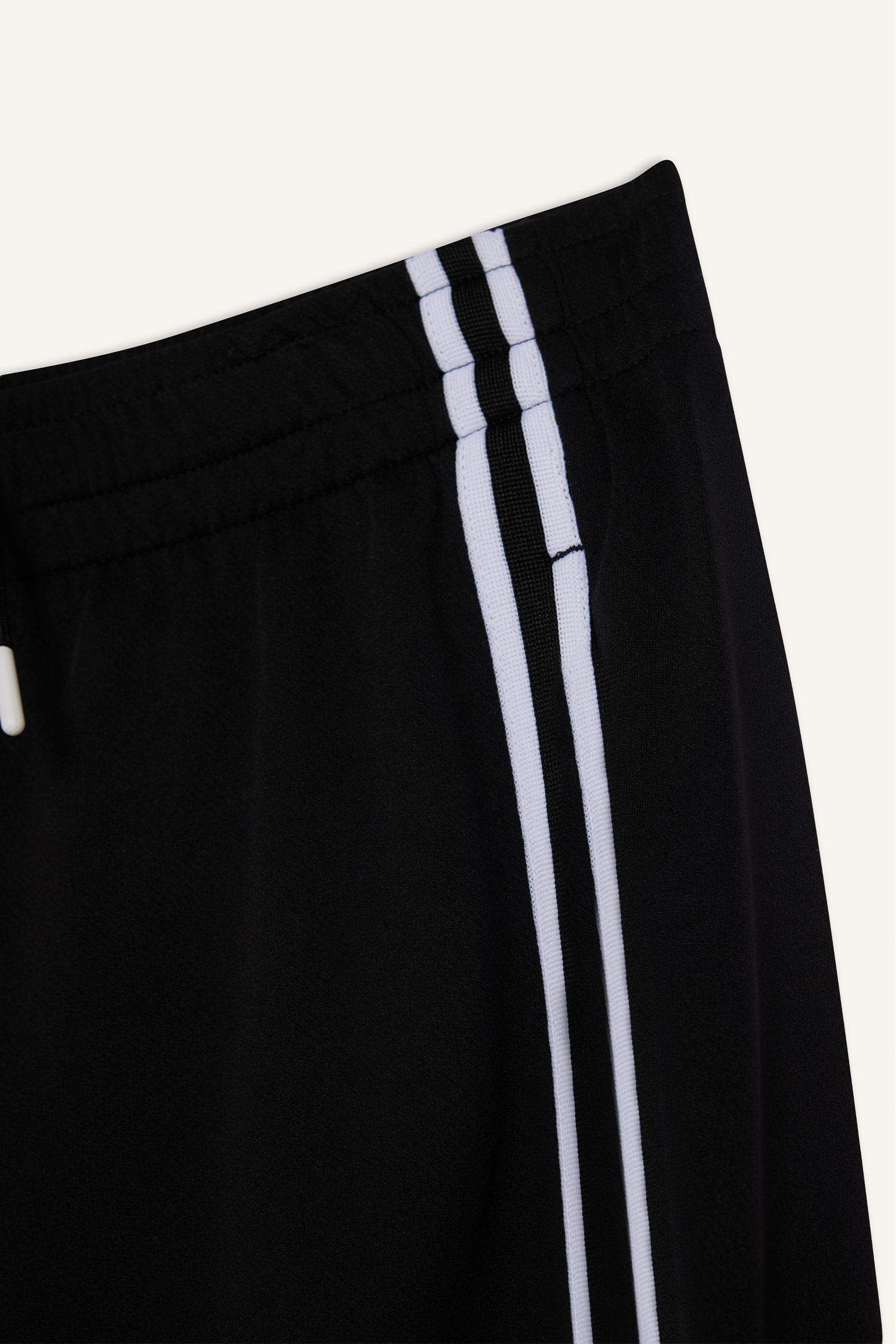 شورت رياضي قصير قصة عادية من DeFactoFit