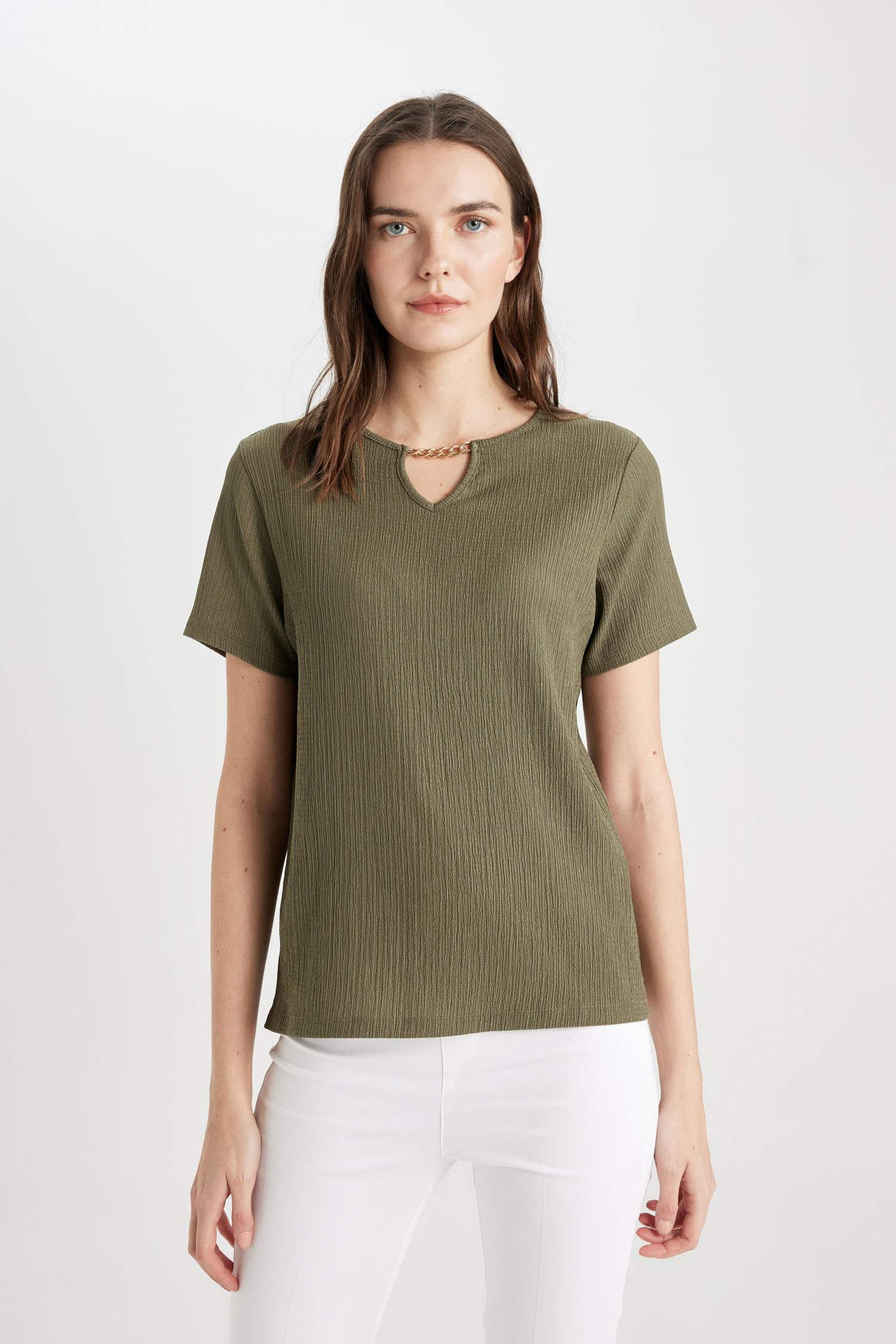 تيشيرت نص ردن بياخة مستديرة وقصة عادية