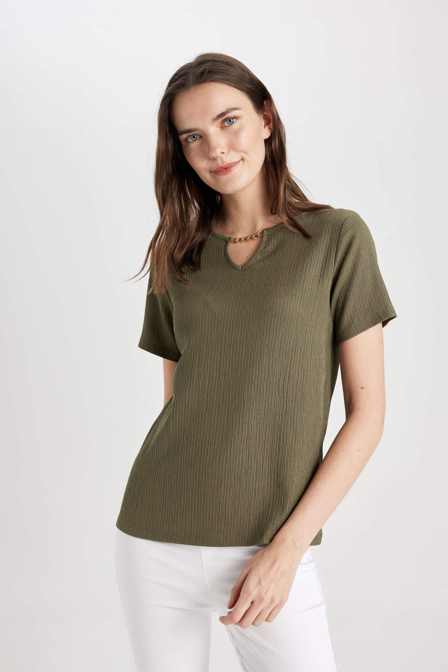 تيشيرت نص ردن بياخة مستديرة وقصة عادية