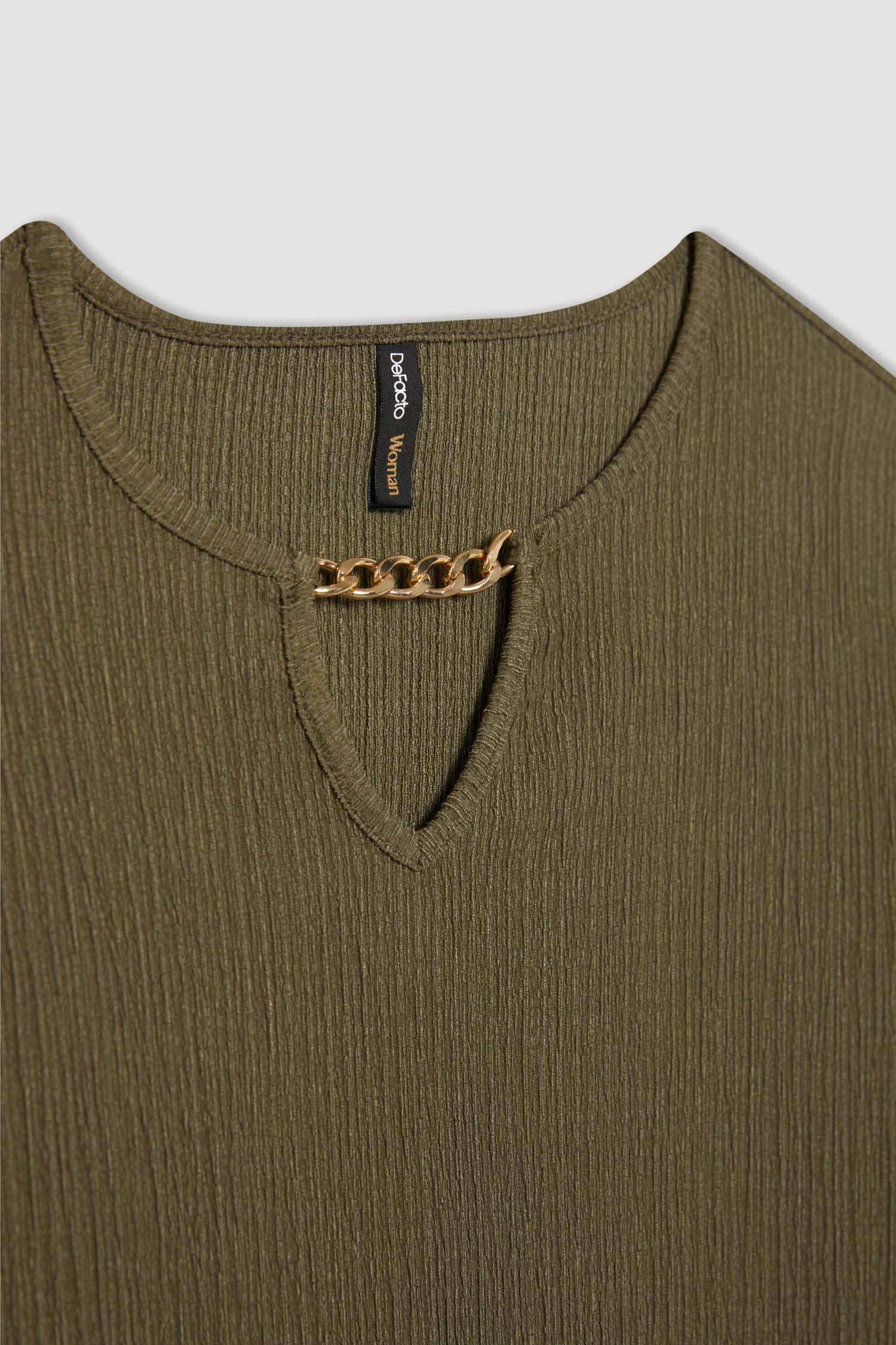 تيشيرت نص ردن بياخة مستديرة وقصة عادية