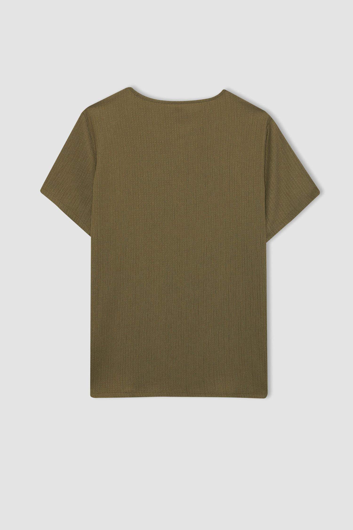 تيشيرت نص ردن بياخة مستديرة وقصة عادية