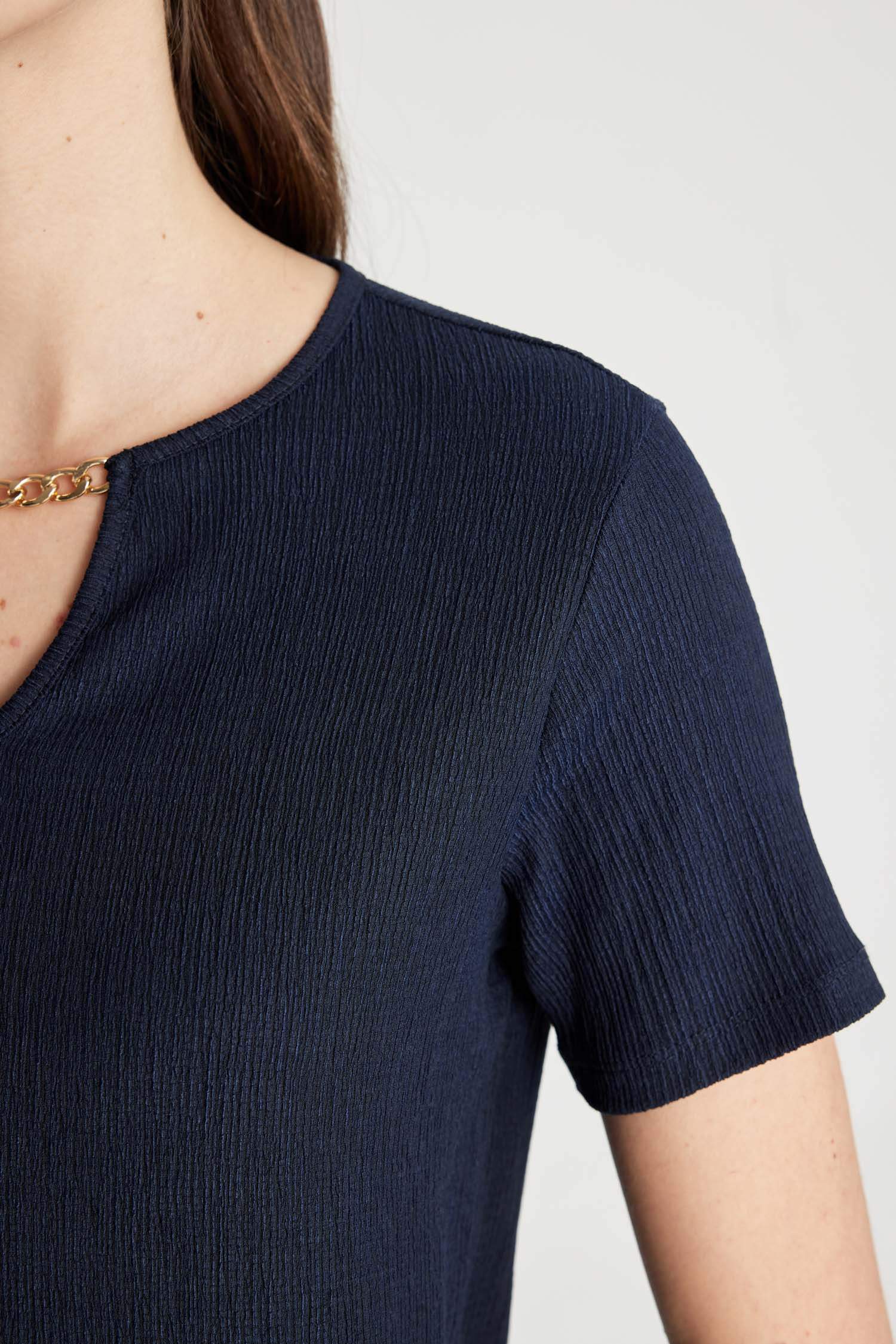 T-Shirt coupe régulière à Manches Courtes à Col Rond