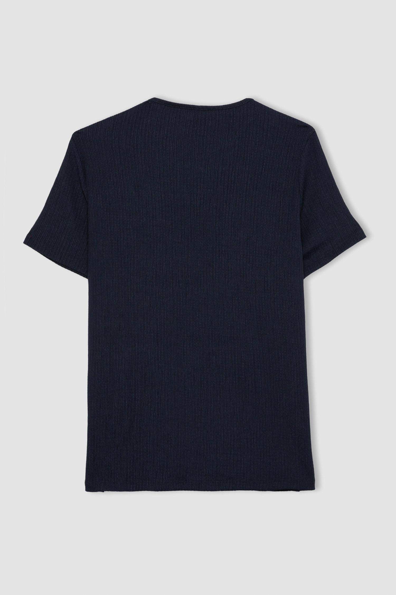 T-Shirt coupe régulière à Manches Courtes à Col Rond