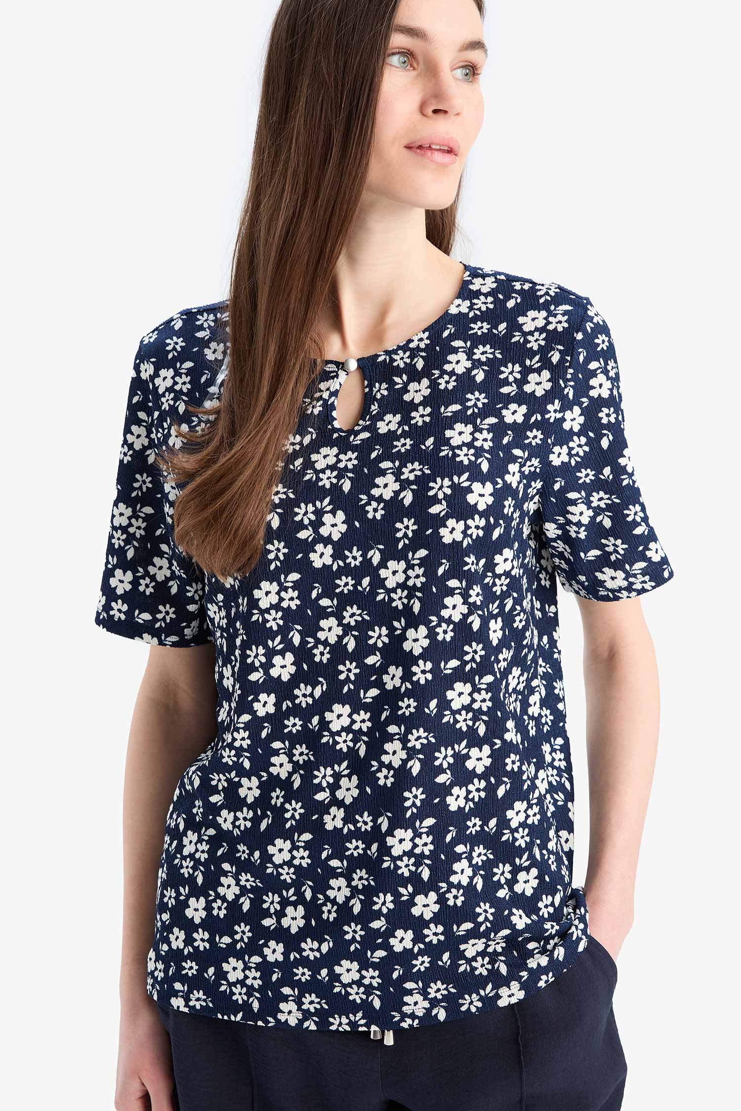 Традиционная стандартная посадка футболка с круглым вырезом и цветочным принтом брумчик с коротким рукавом