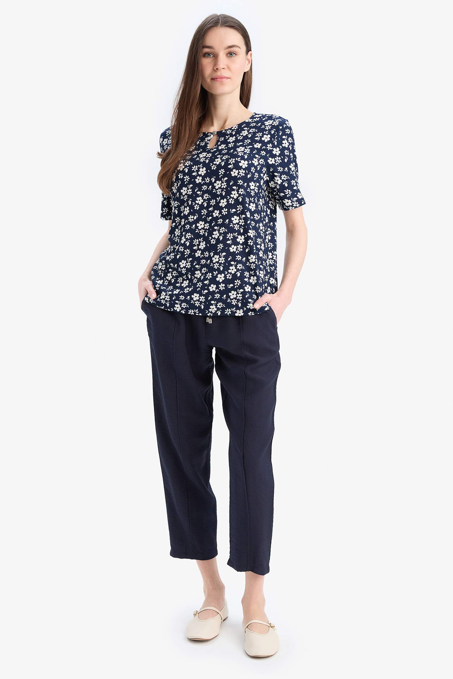 Традиционная стандартная посадка футболка с круглым вырезом и цветочным принтом брумчик с коротким рукавом