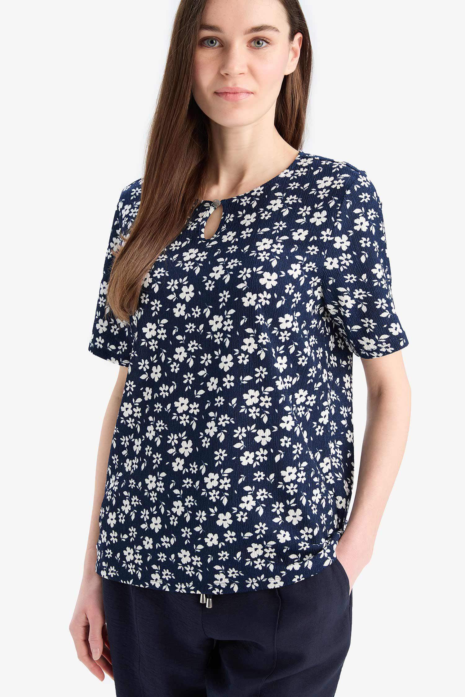 Традиционная стандартная посадка футболка с круглым вырезом и цветочным принтом брумчик с коротким рукавом